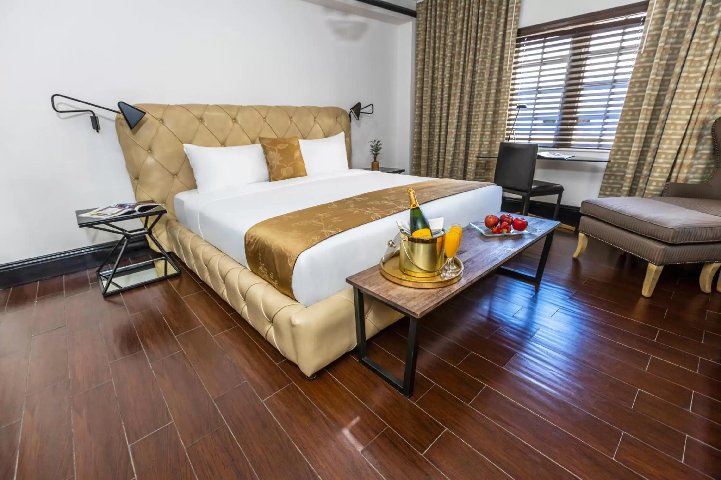 Classic King Pool View Room in Hotel Croydon Classic King Pool View Room in Hotel Croydon