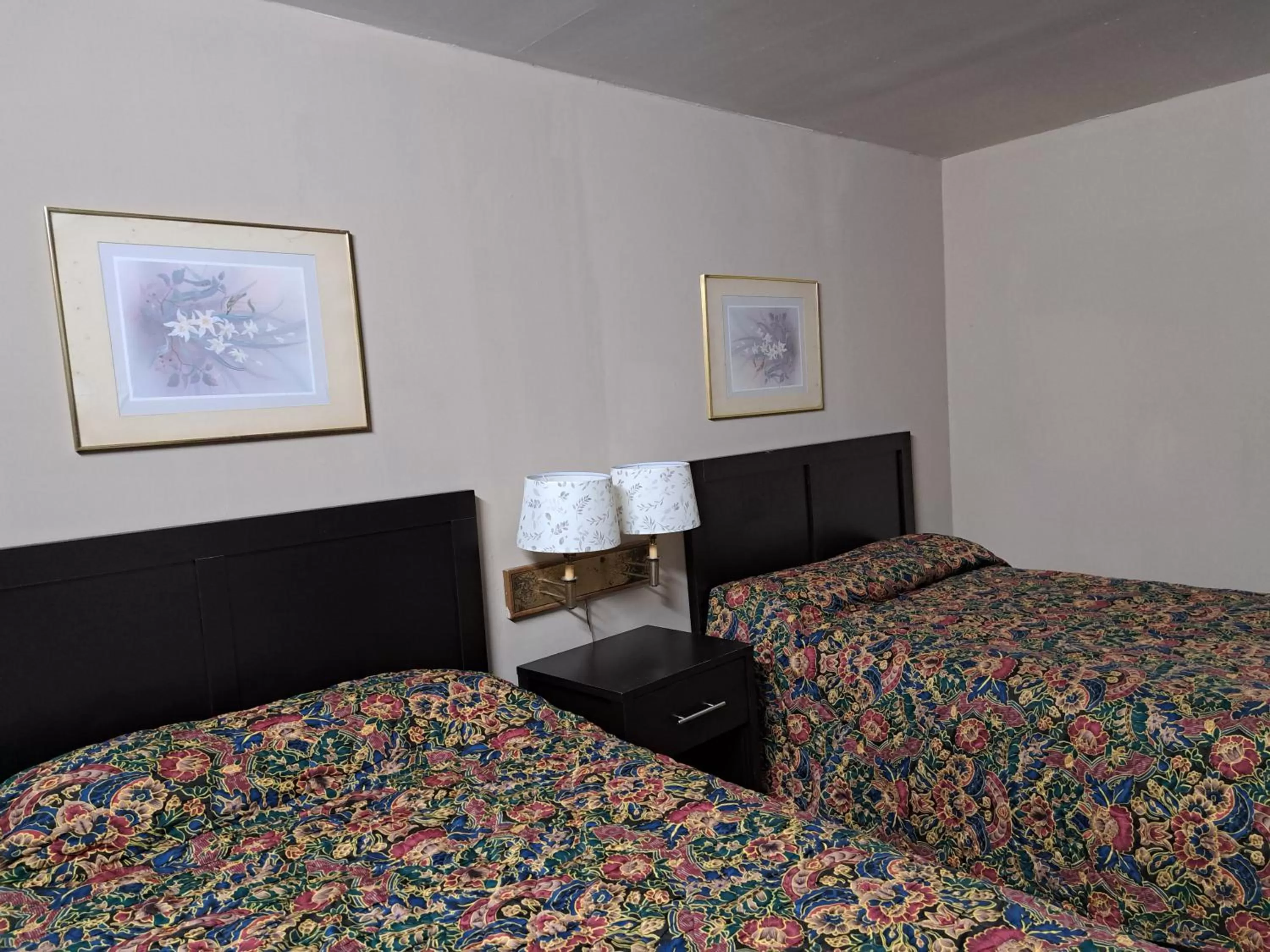 Photo of the whole room, Bed in Pennswoods Inn