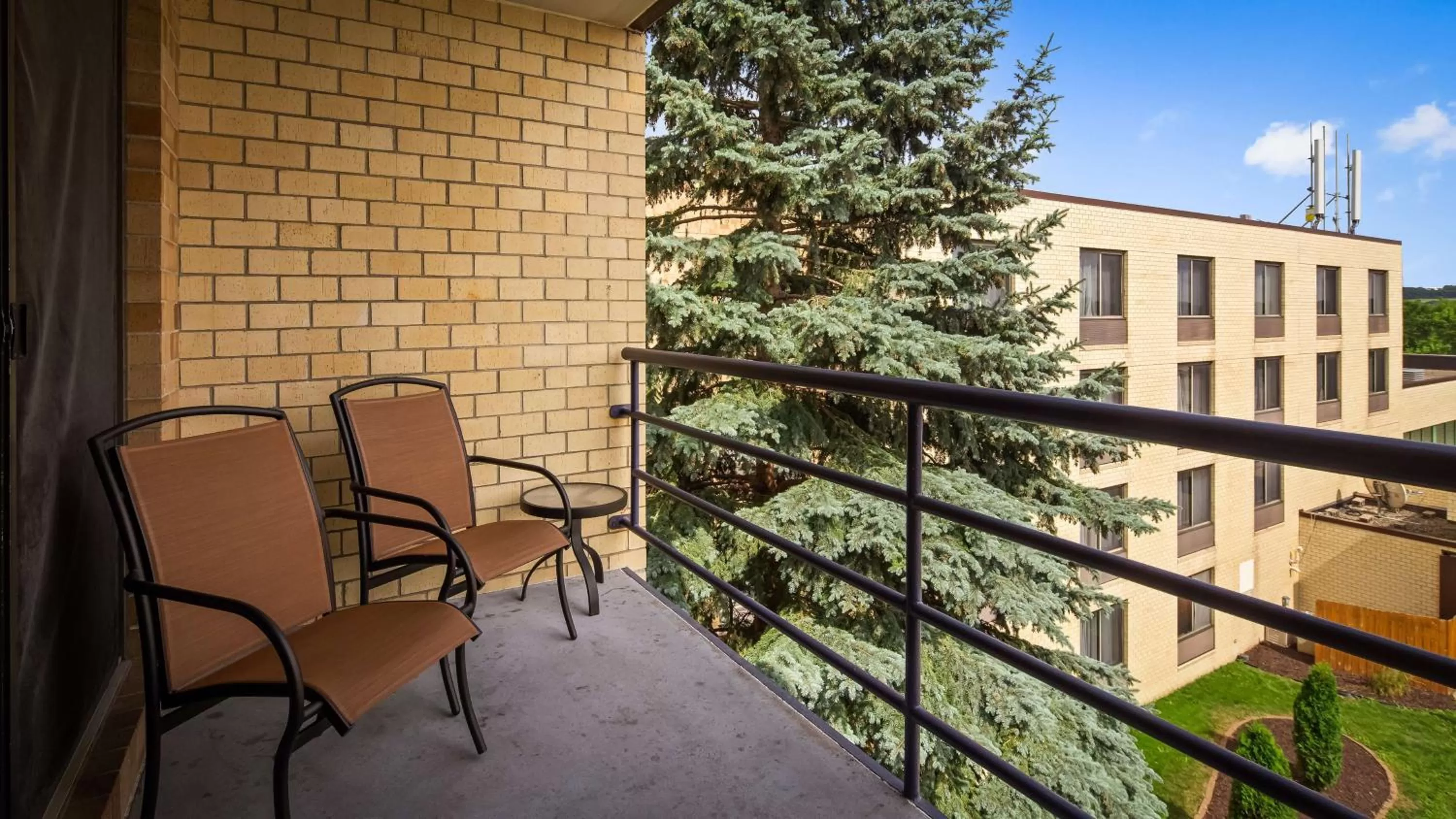 Photo of the whole room in Best Western East Towne Suites