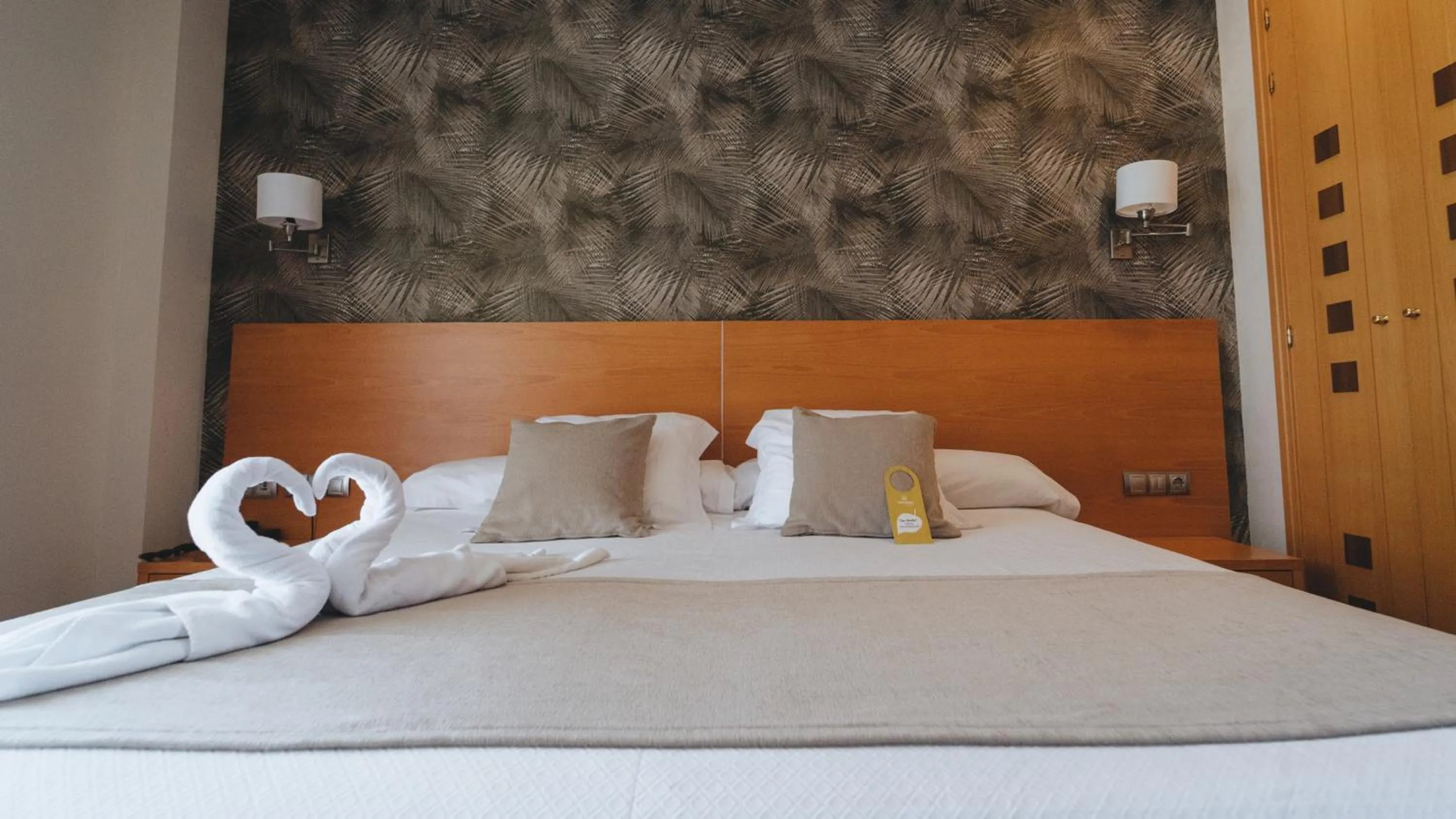 Bedroom, Bed in Peregrina Hotel