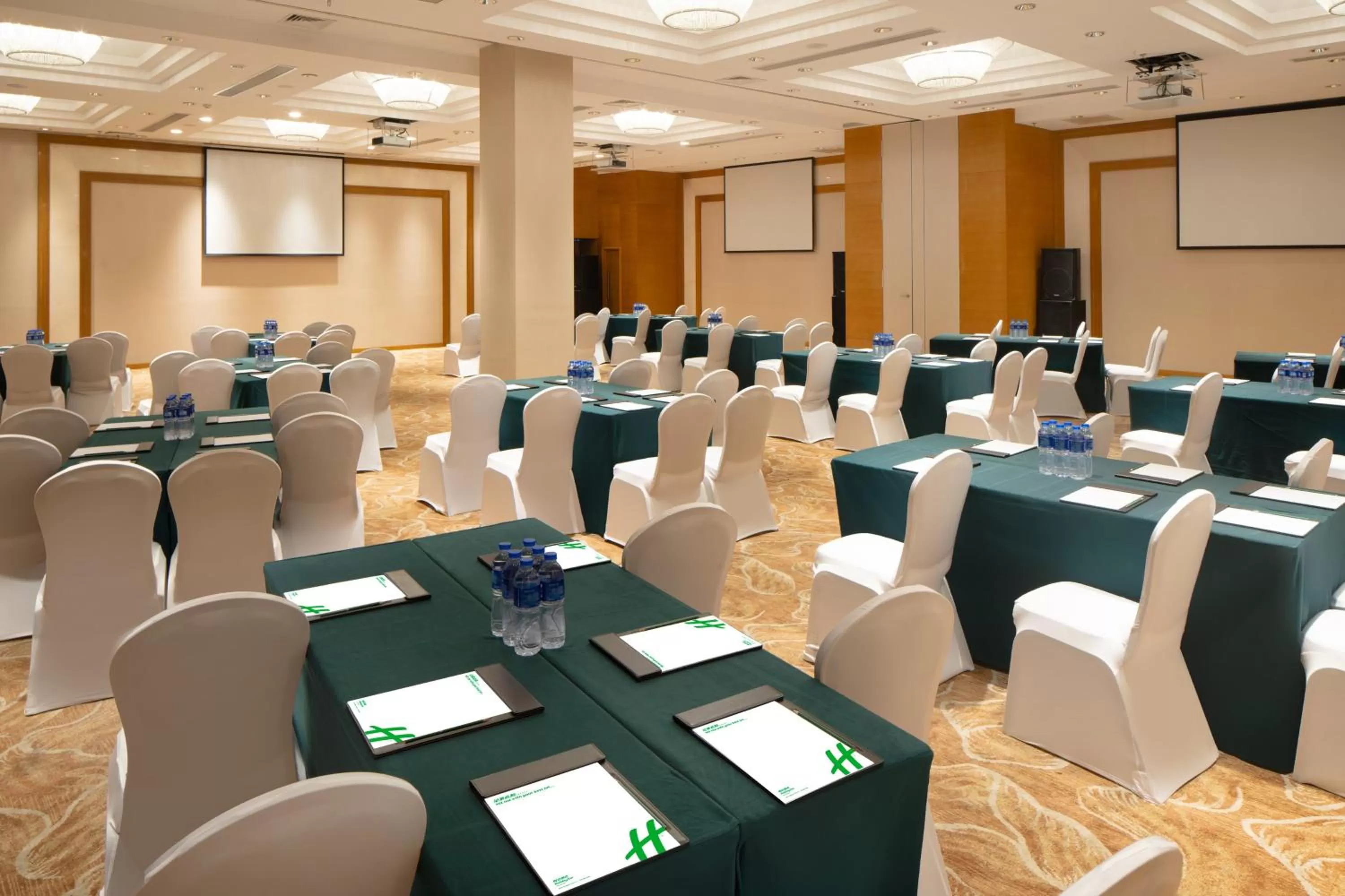 Meeting/conference room in Holiday Inn Nanchang Riverside by IHG