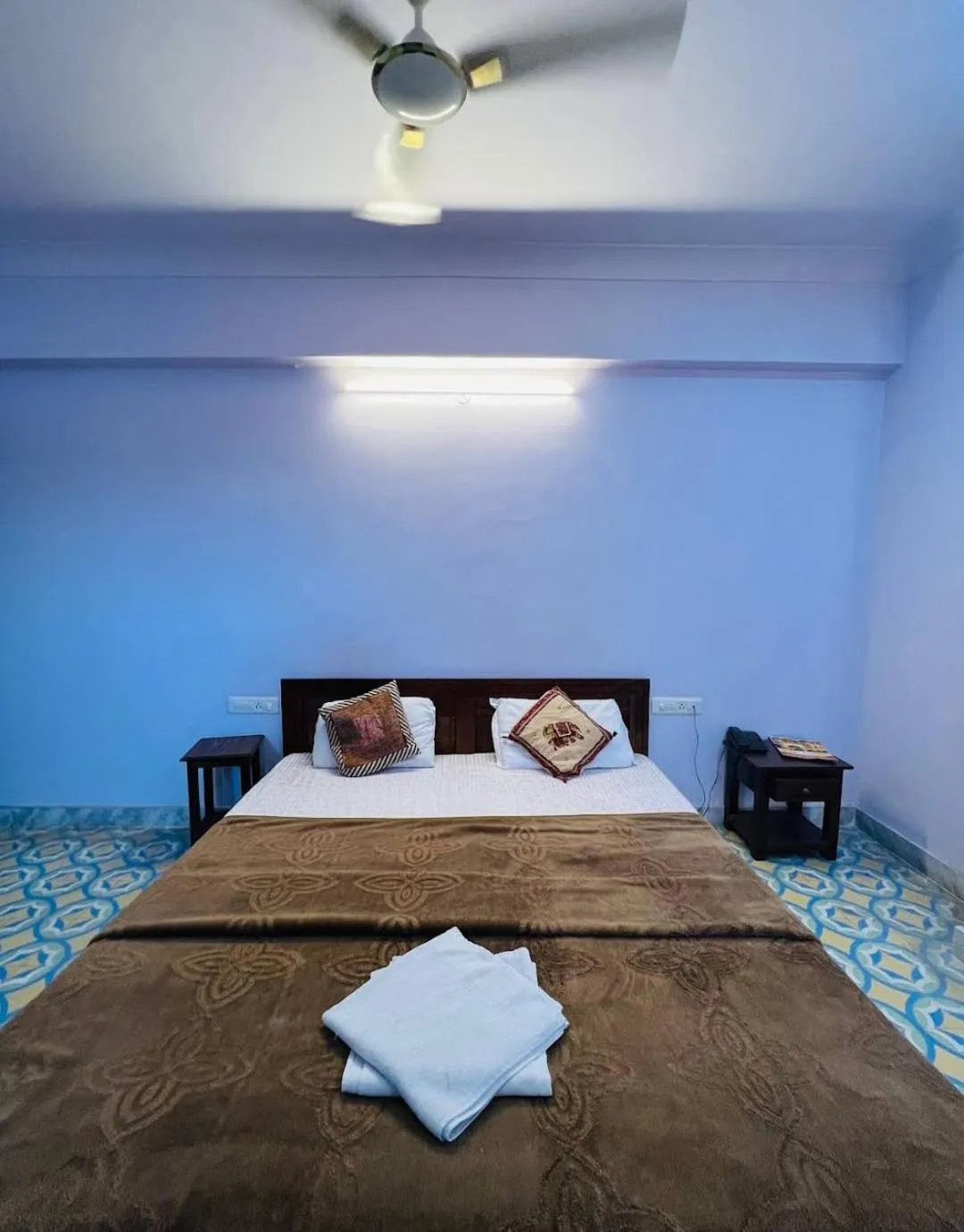Bed in Rani Mahal Hotel