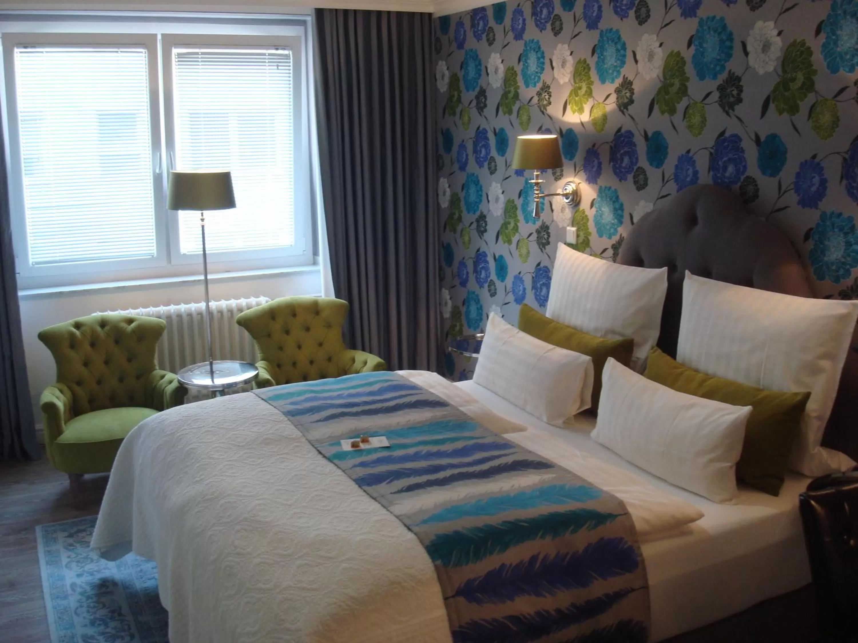 Photo of the whole room, Bed in Hotel Sir & Lady Astor