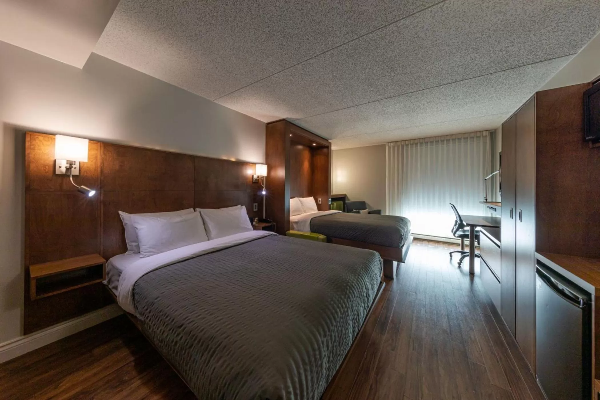 Bed in Hôtel & Suites Normandin Québec