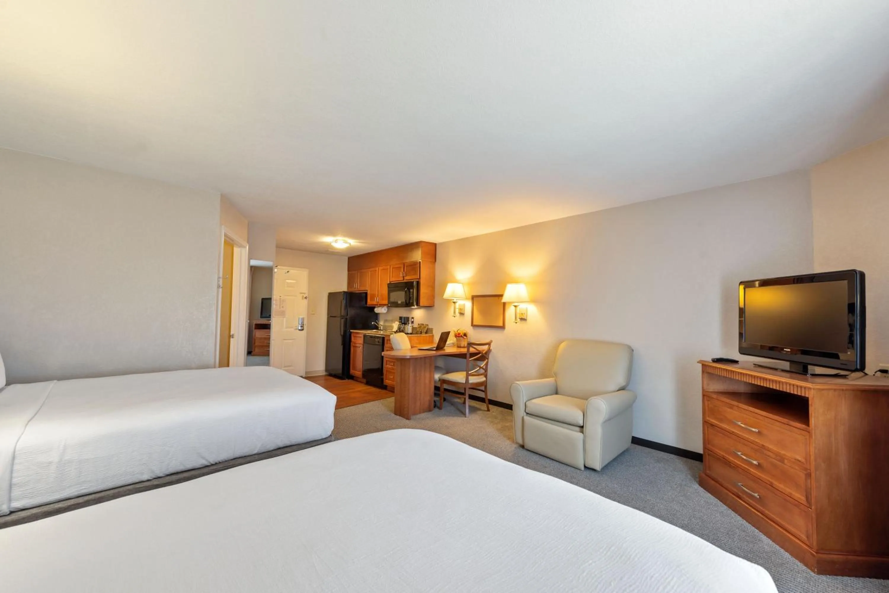 Bed in Extended Stay America Suites - Houston - IAH Airport