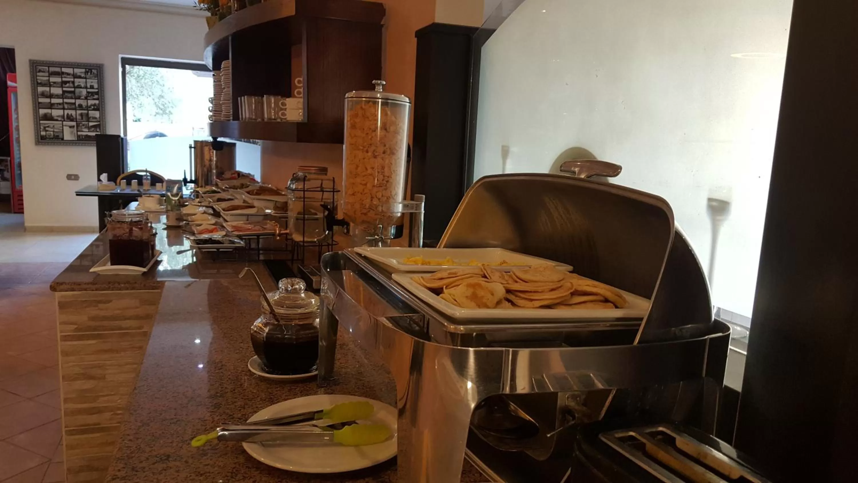 Restaurant/places to eat in Salome Hotel