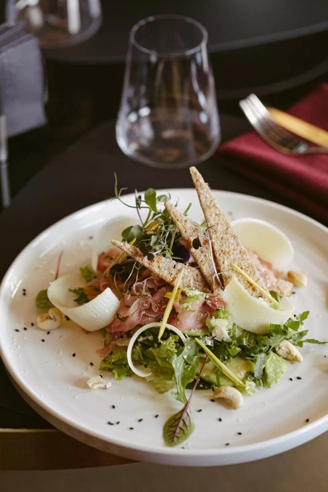 Restaurant/places to eat in Hotel Select