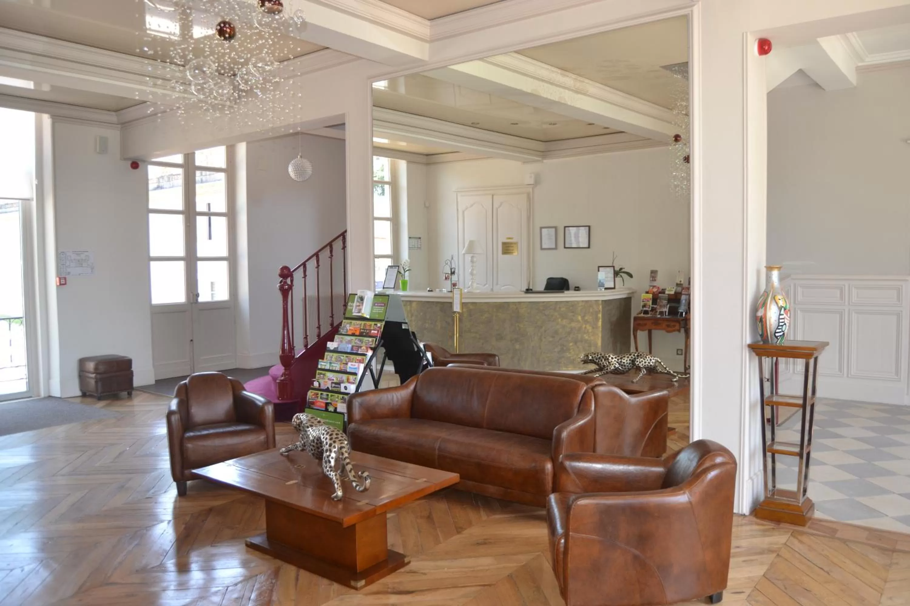 Lobby or reception in Logis Hotels - Château Saint Marcel
