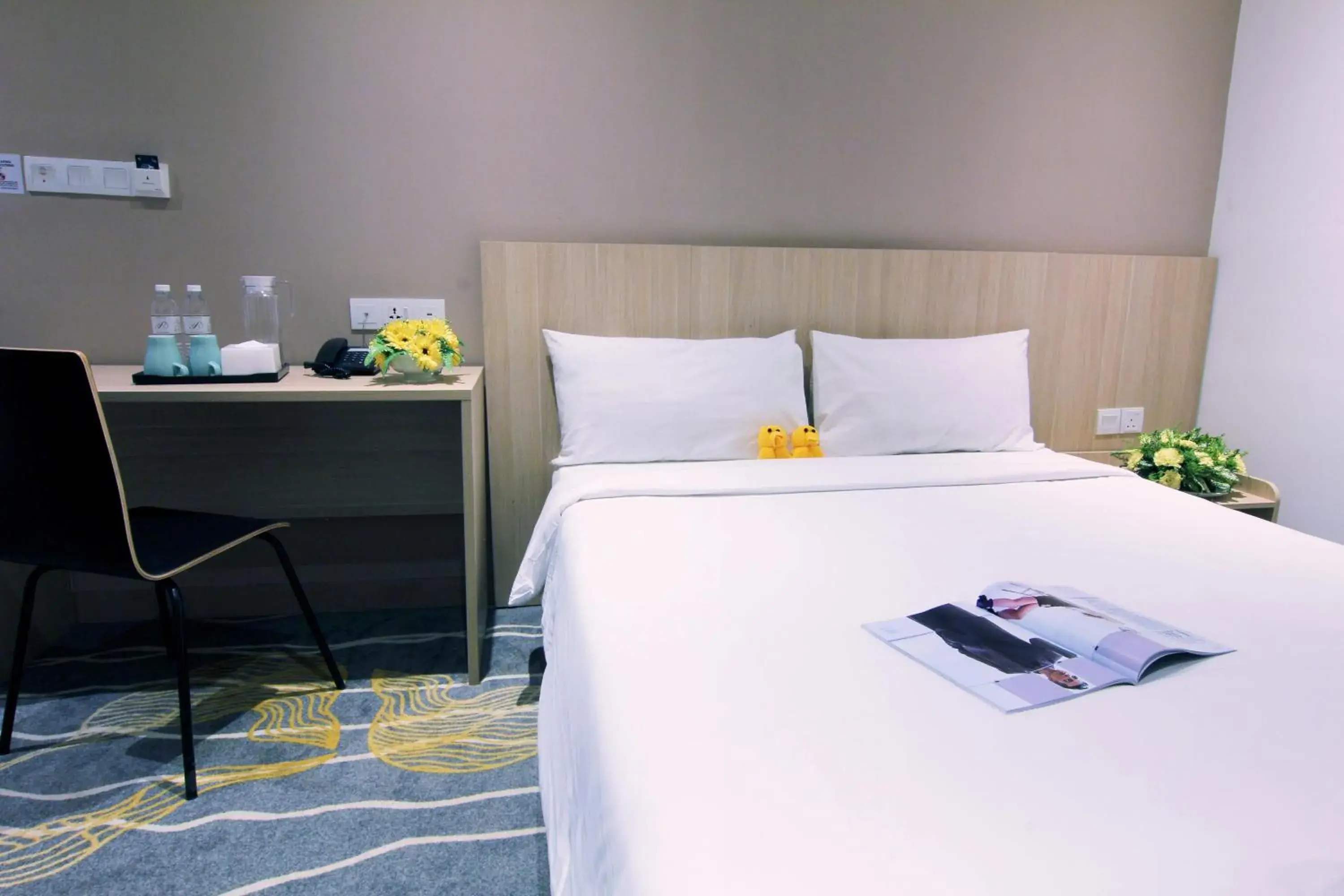 Superior Double Room in Pacific Express Hotel Chinatown Superior Double Room in Pacific Express Hotel Chinatown