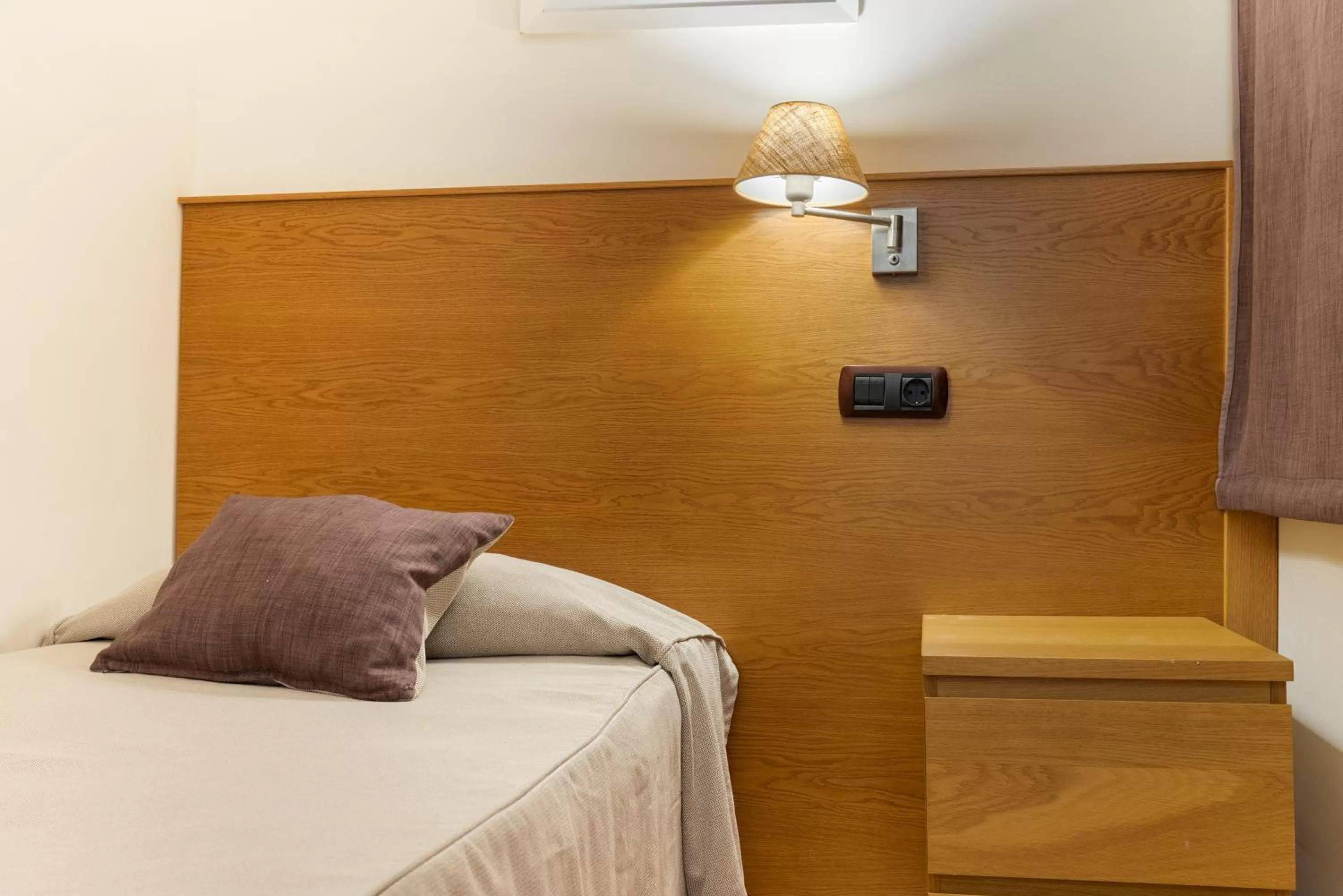 Bed in Atica Apartments - by Weflating