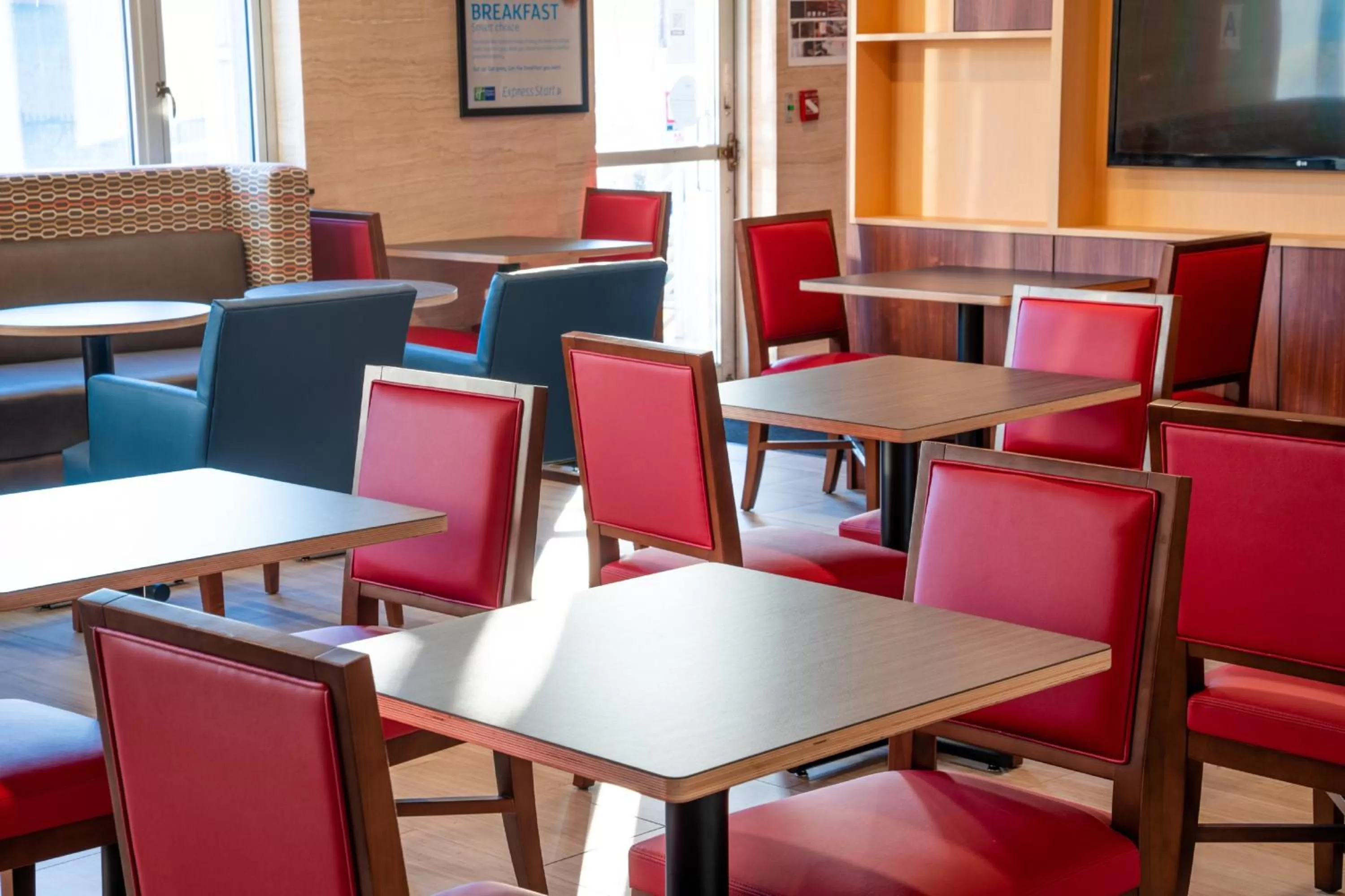 Breakfast in Holiday Inn Express Maspeth by IHG