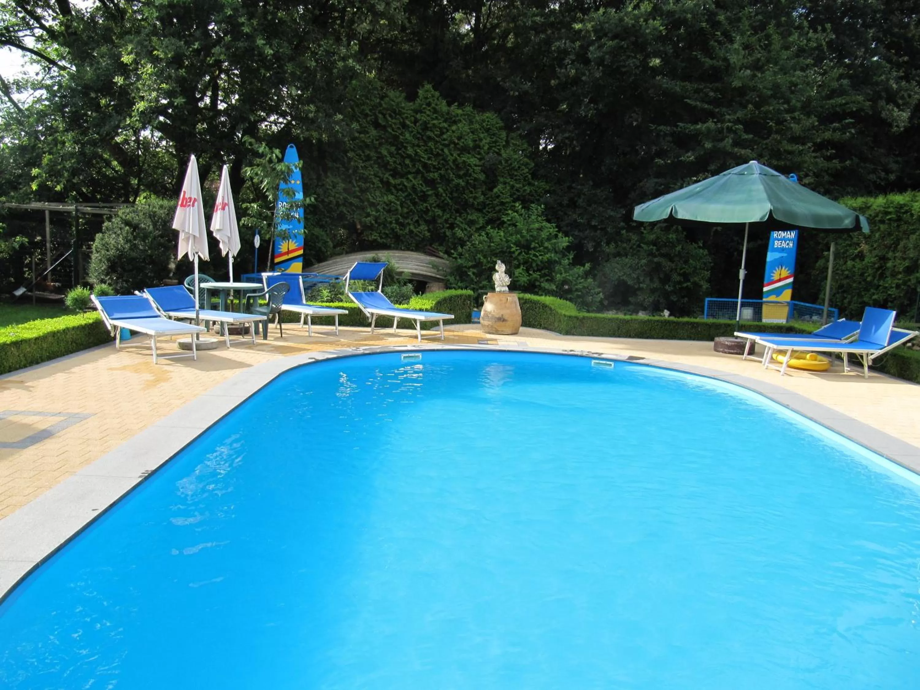 Swimming pool in B&B Casa Roman & Vakantiewoning voor 1 pers tot max 32 personen