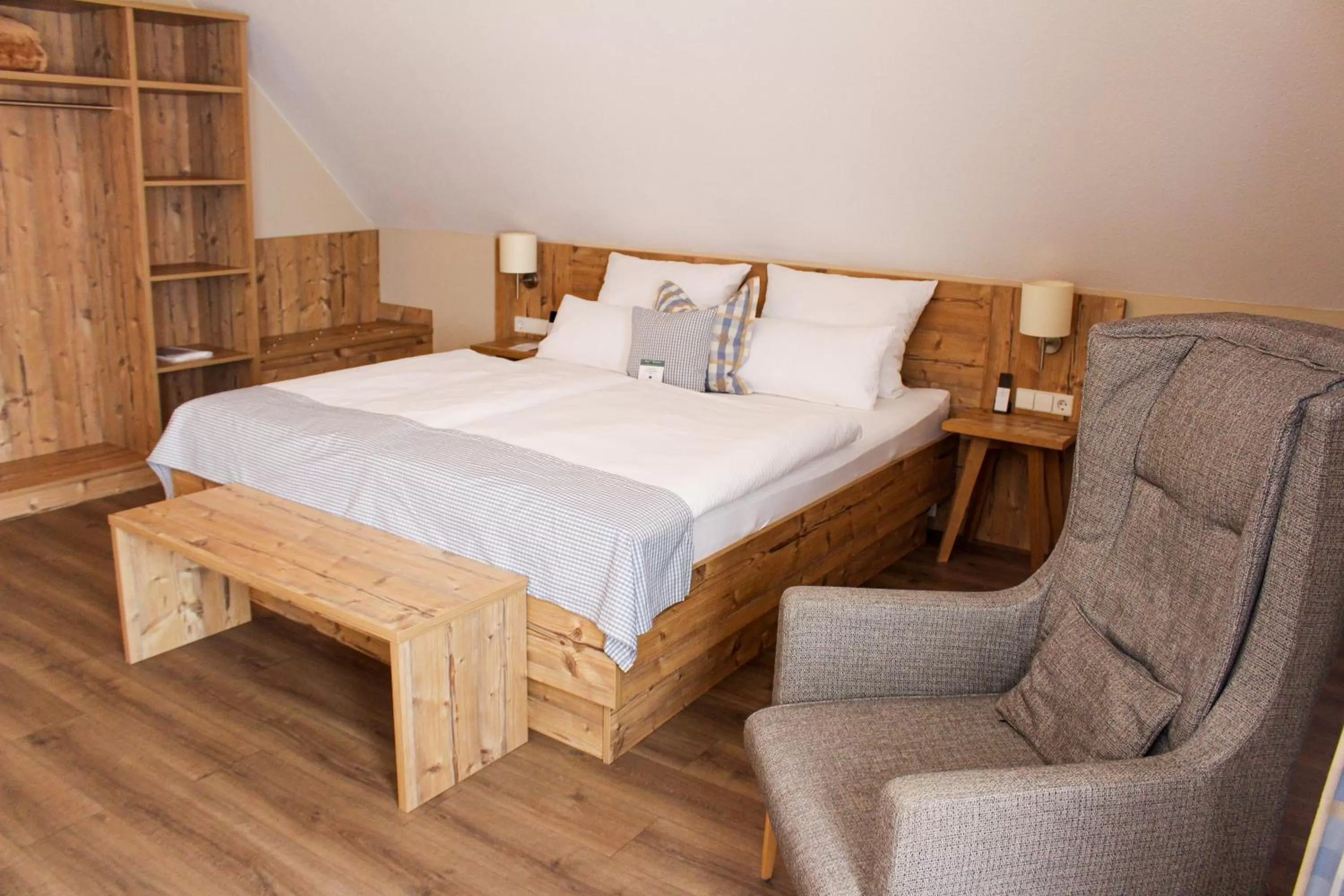 Bed in Hotel & Restaurant Zum Reussenstein