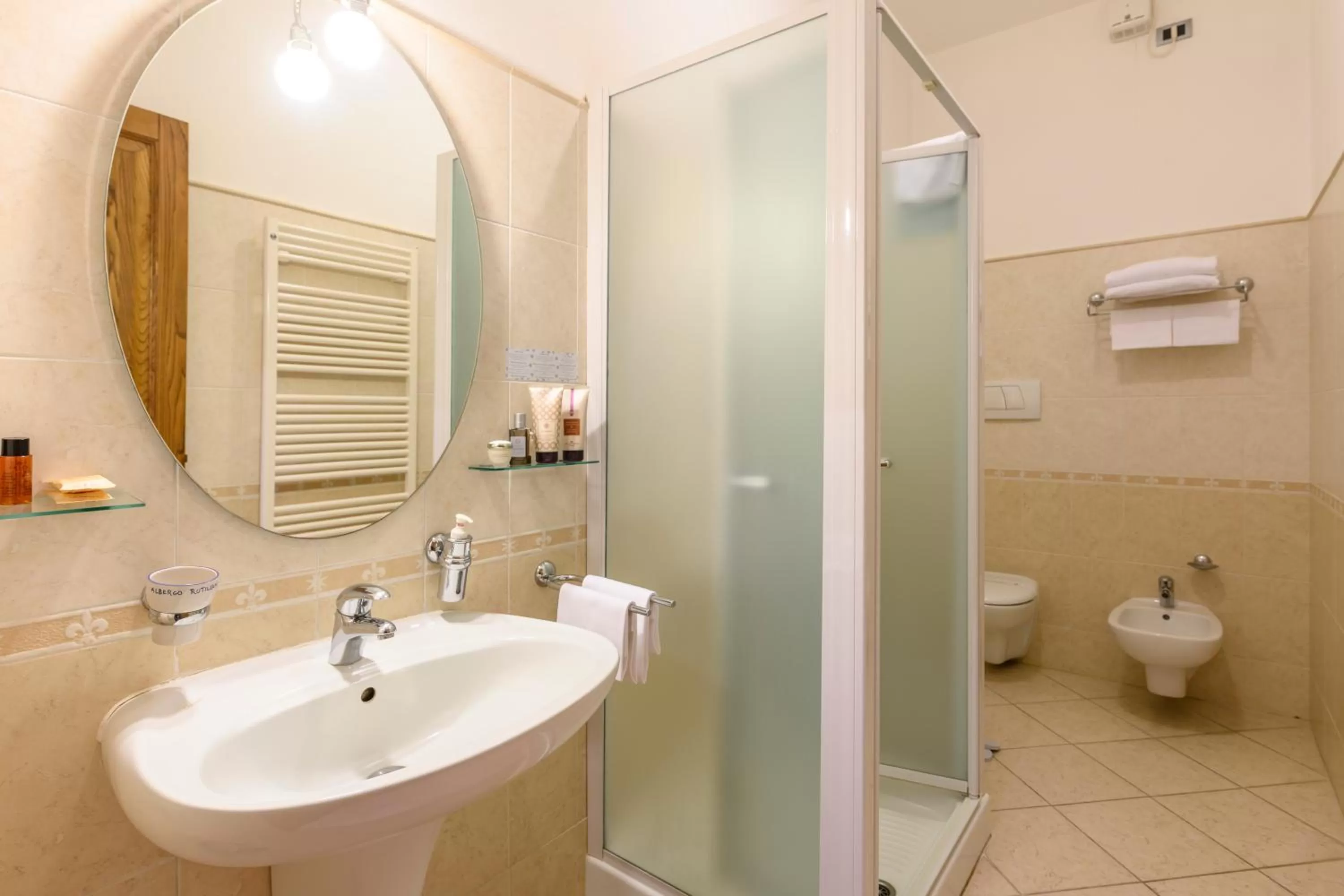 Bathroom in Hotel Rutiliano