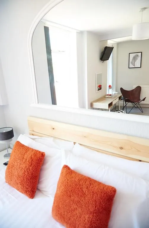 Photo of the whole room in Kenilworth Hotel