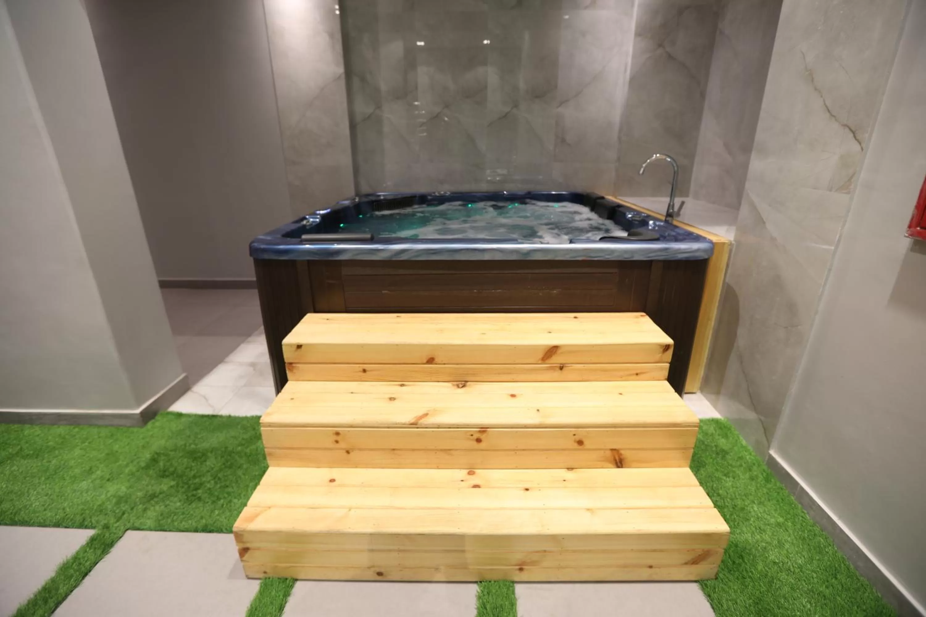 Swimming pool in South Hotel Suites