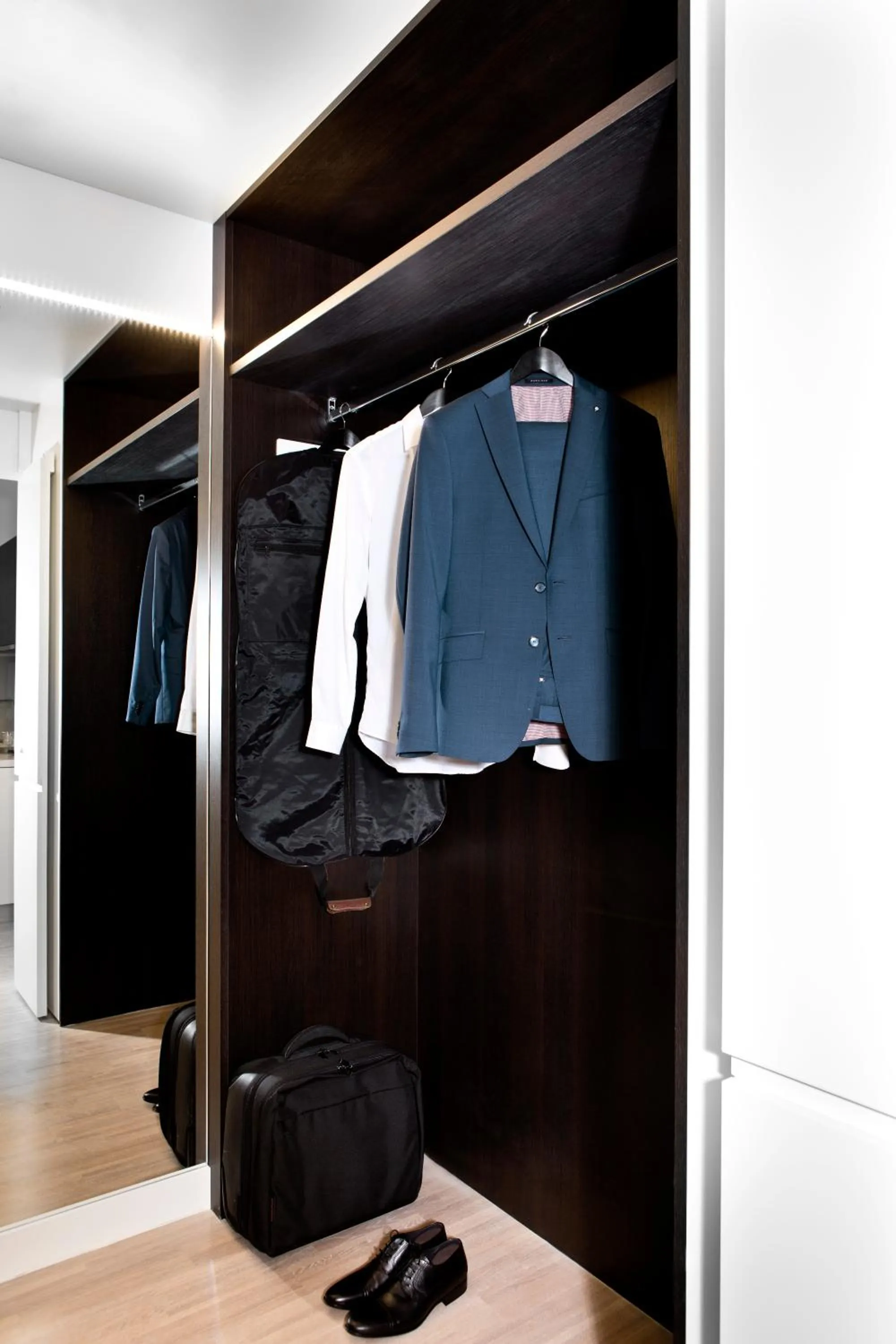 wardrobe in PhilsPlace Full-Service Apartments Vienna
