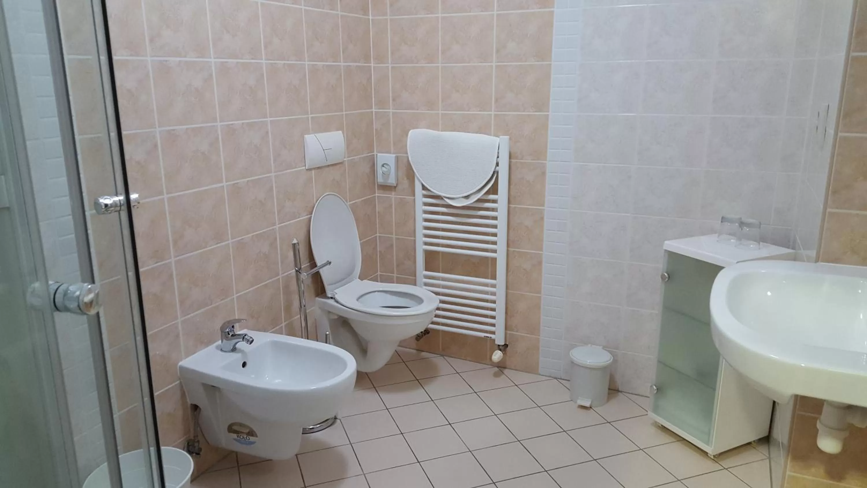 Bathroom in garni Hotel S.O.G.* * *