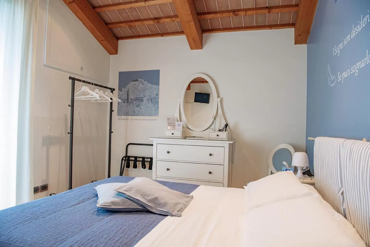 Bedroom, Bed in Rosa del Grappa