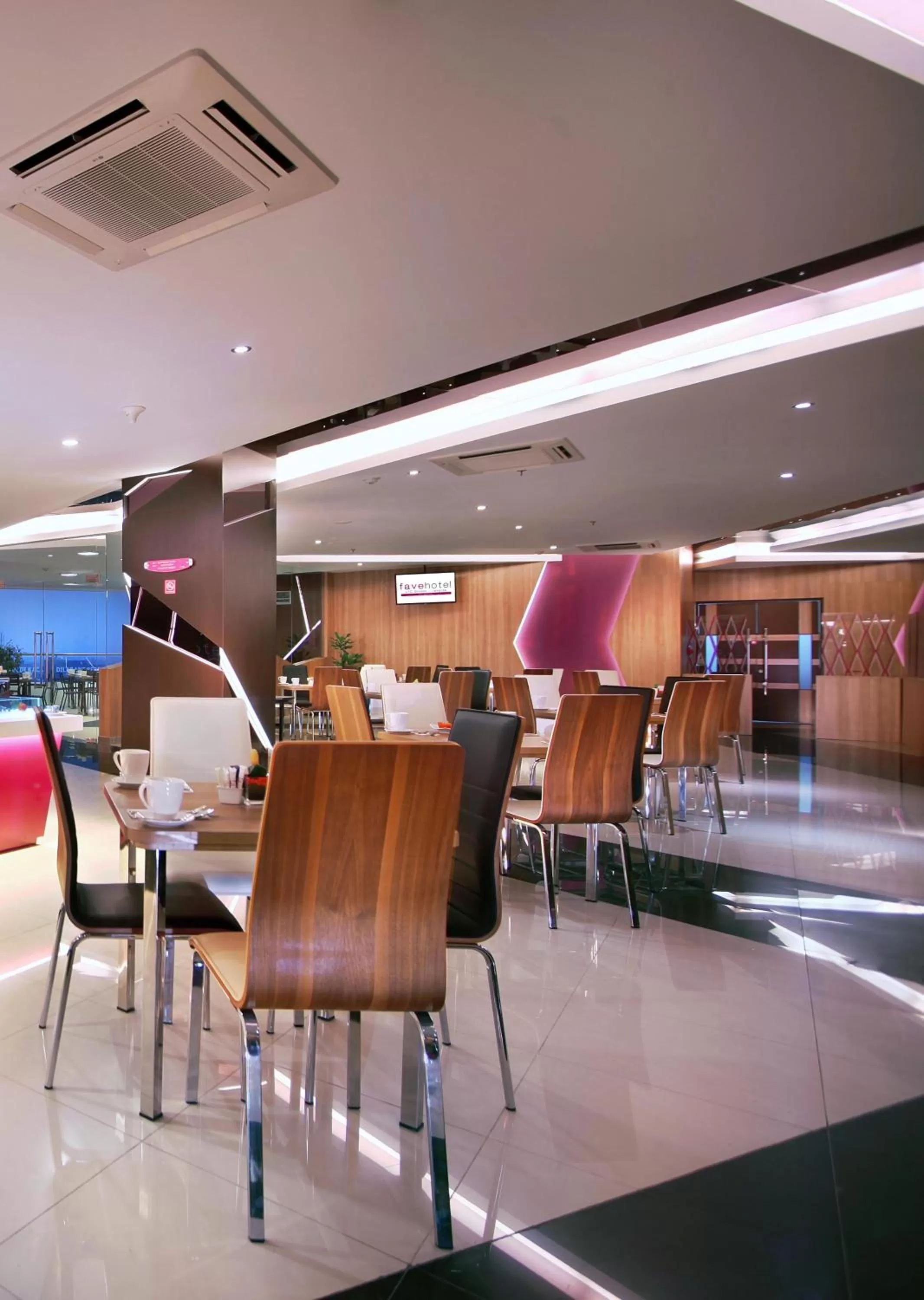 Restaurant/places to eat in favehotel LTC Glodok