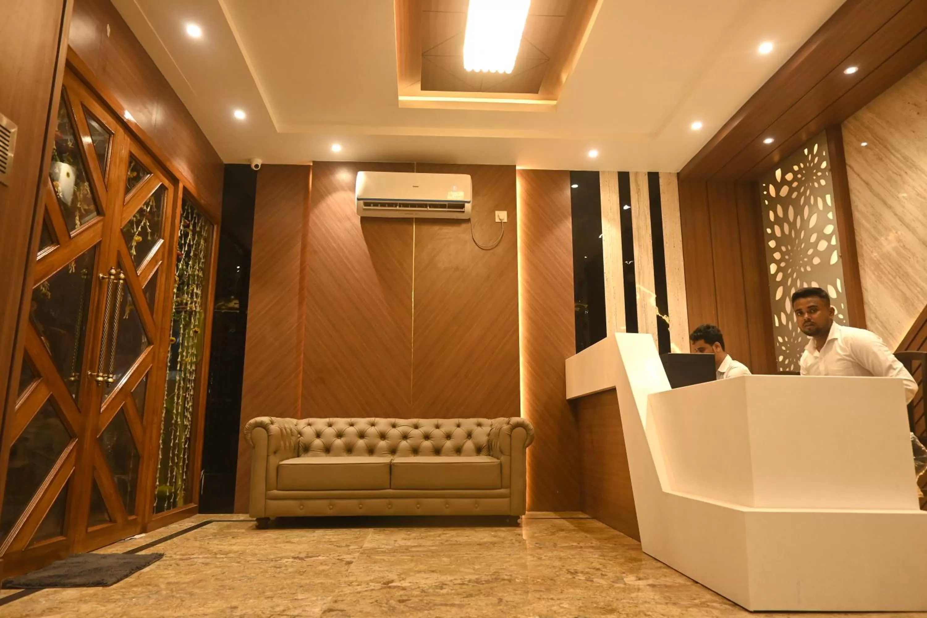 People, Lobby/Reception in Royal Sea View