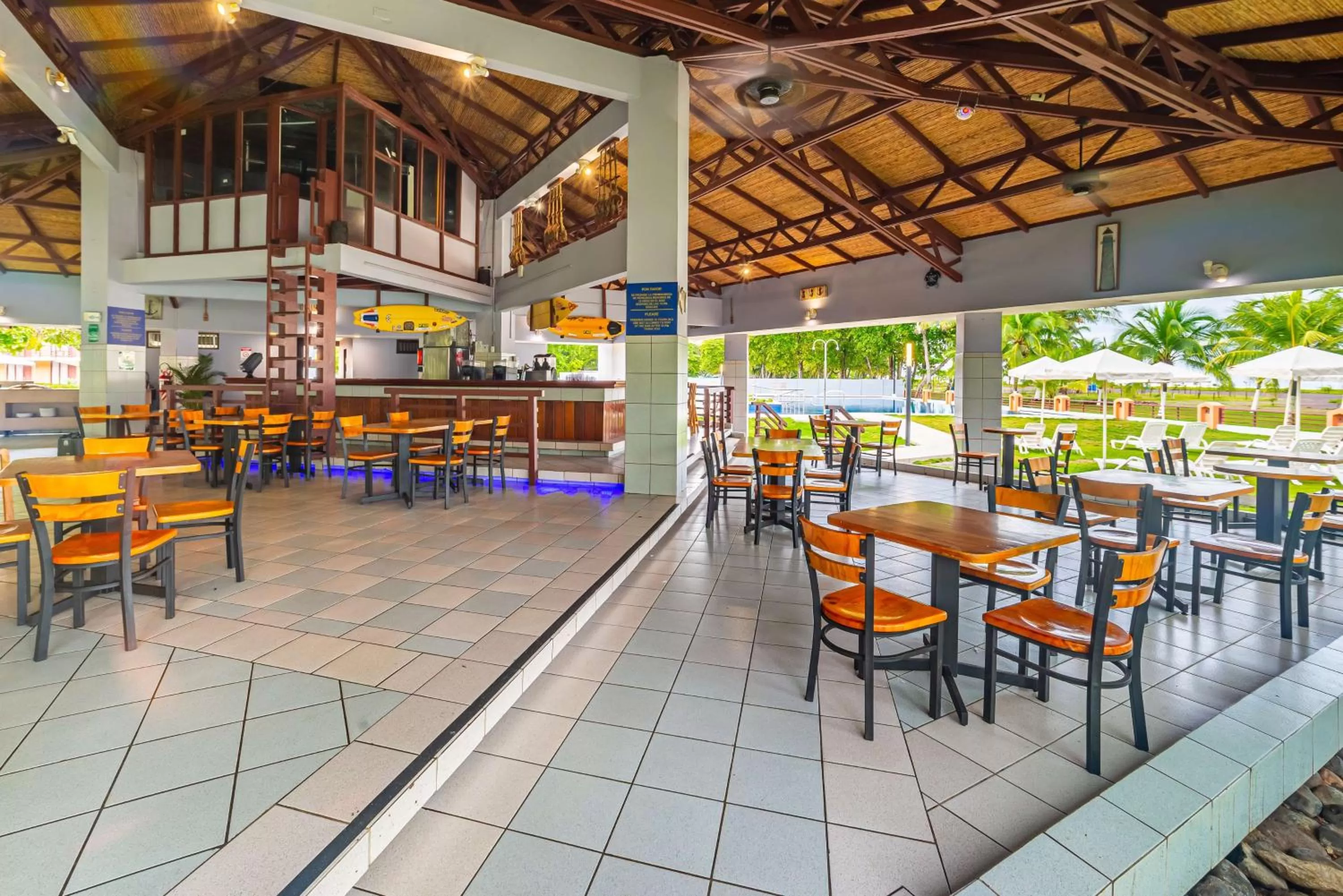 Lounge or bar in Best Western Jaco Beach All Inclusive Resort