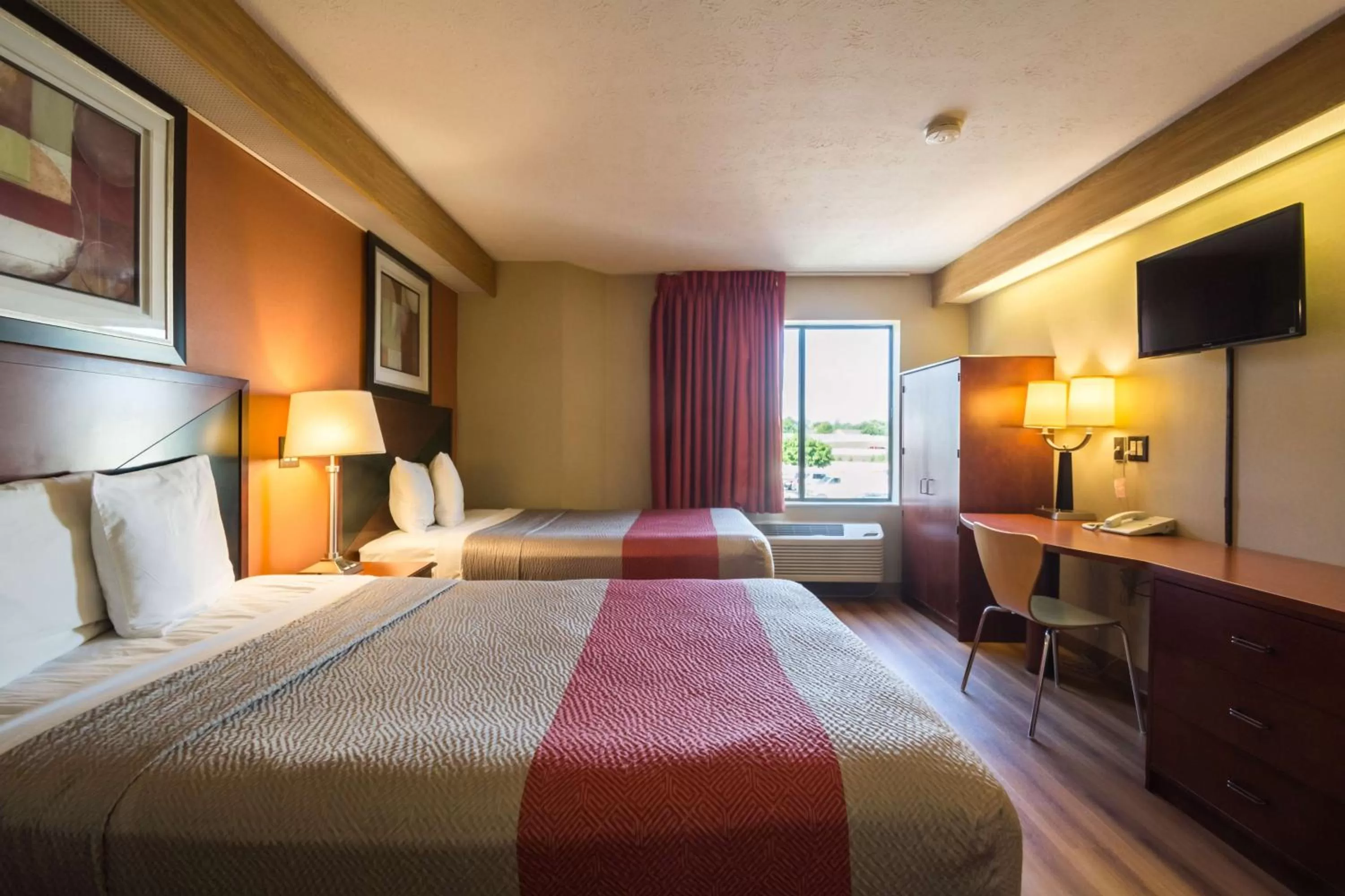 TV and multimedia, Bed in Motel 6-Indianapolis, IN - Airport