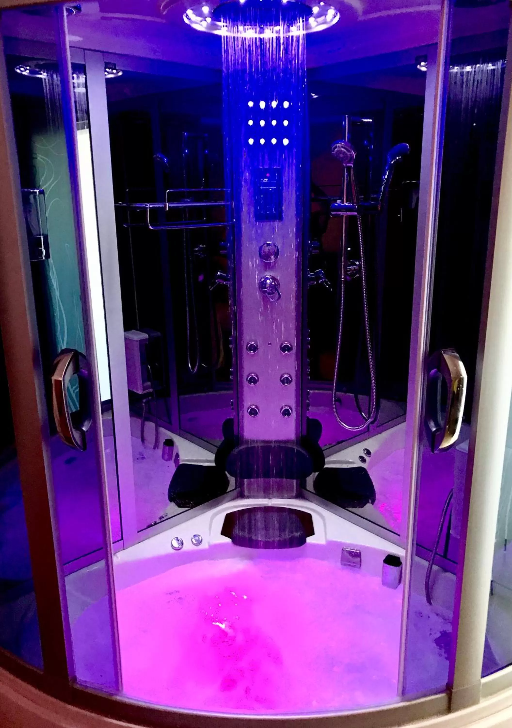 Sauna, Bathroom in WELLNESS ART & WINE CAREN