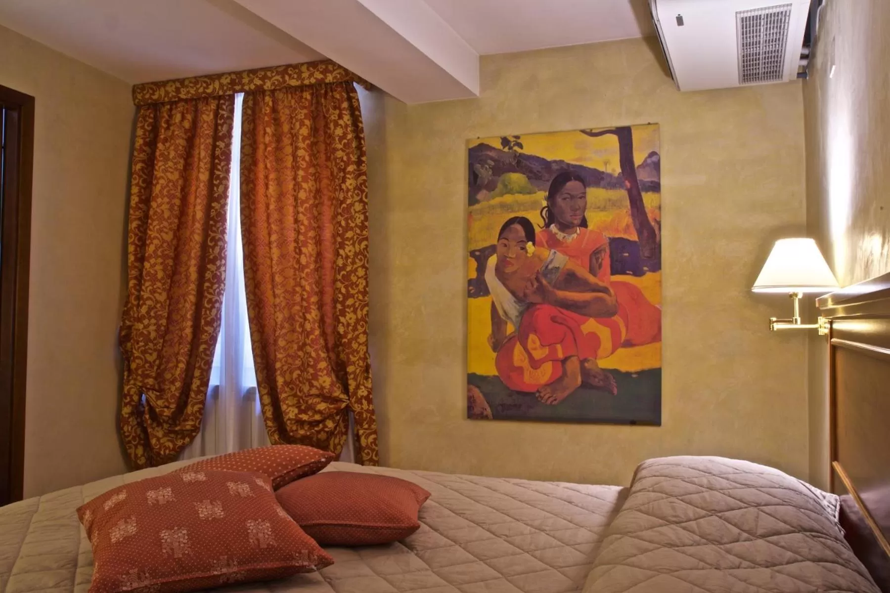 Photo of the whole room, Bed in Hotel La Luna