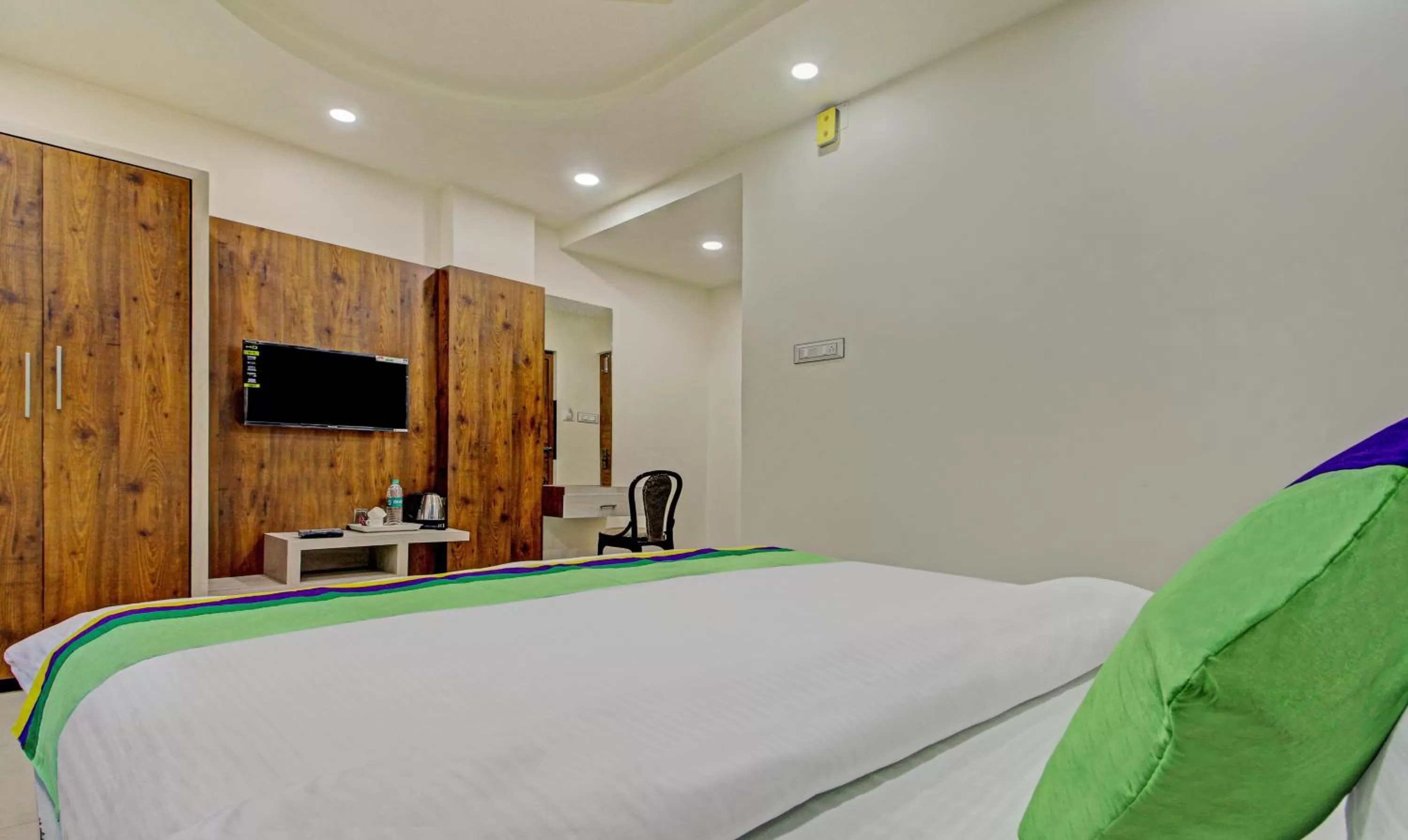 Bedroom, Bed in Treebo Golden Heights