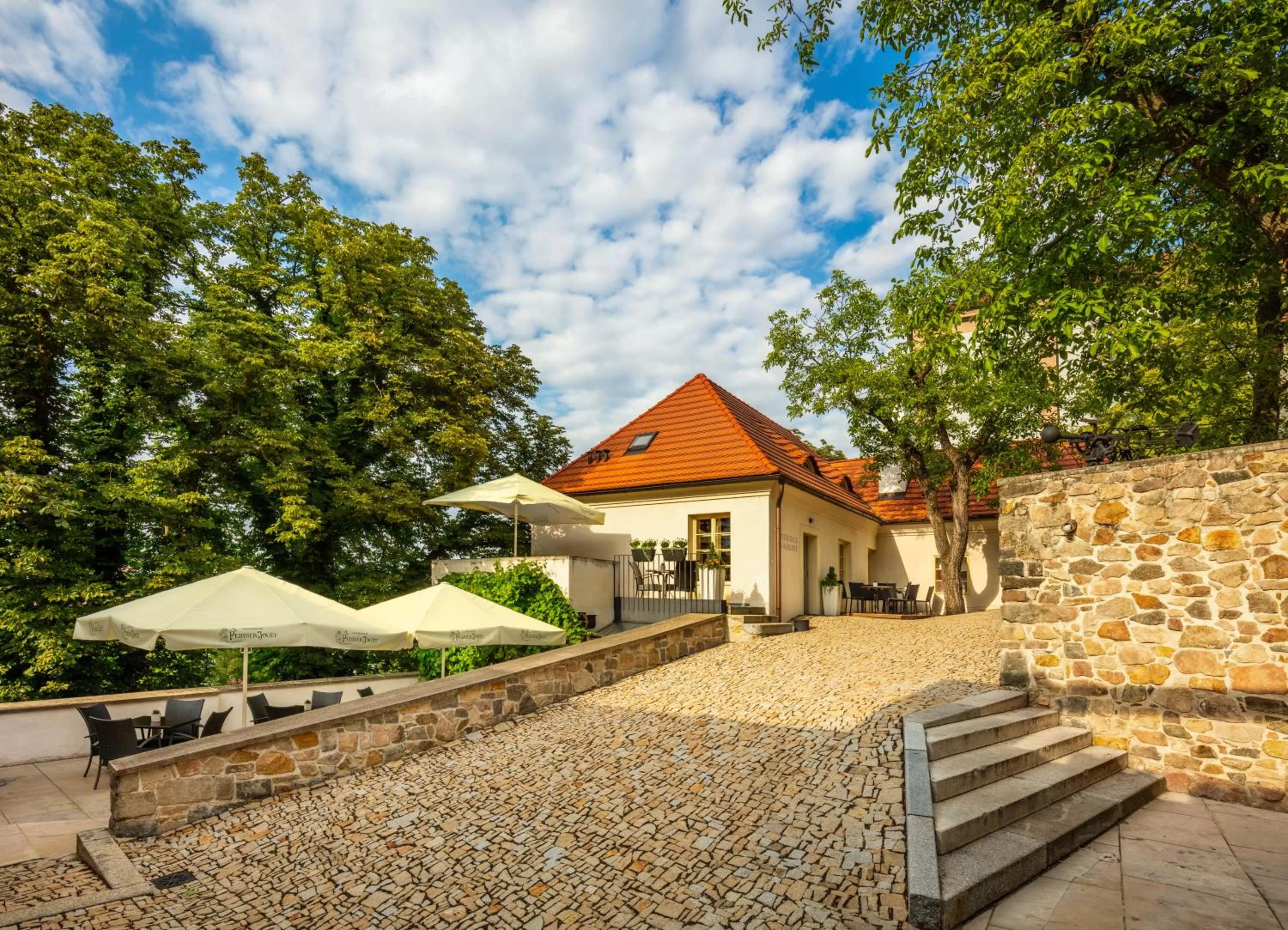 Restaurant/places to eat in Bellevue Hotel Benešov