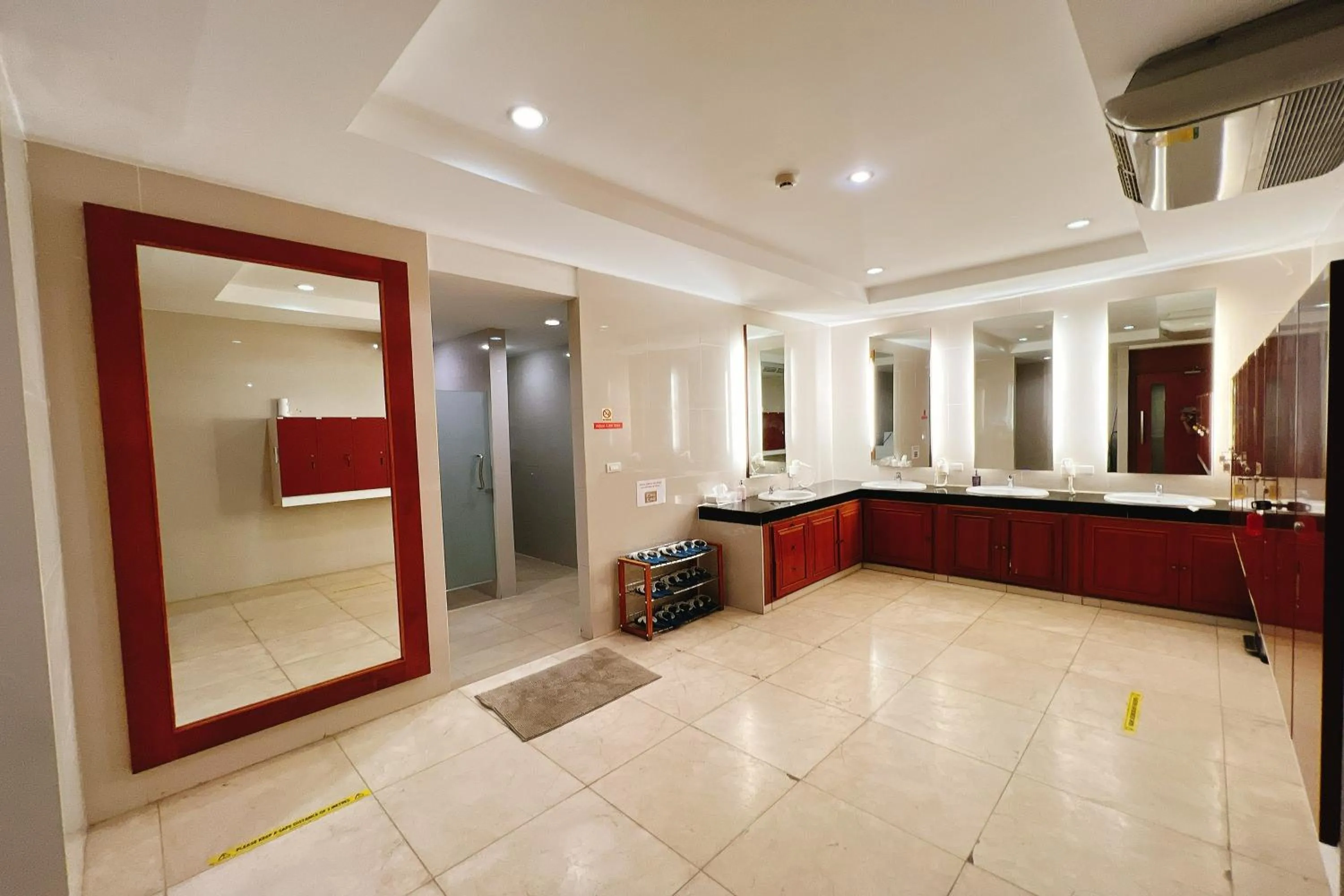 Bathroom in The Bedrooms Hostel Pattaya