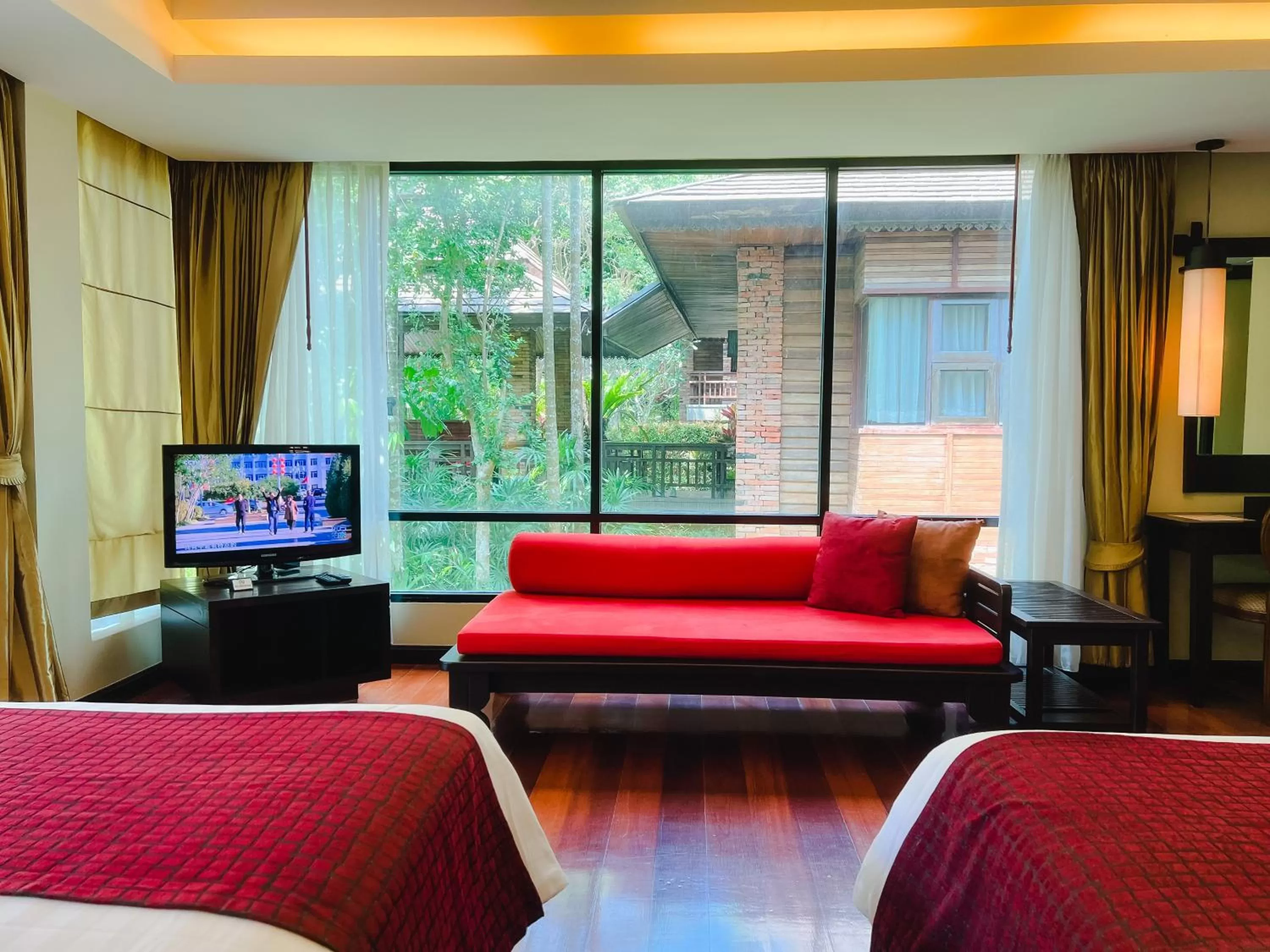 TV and multimedia in Aonang Phu Pi Maan Resort & Spa