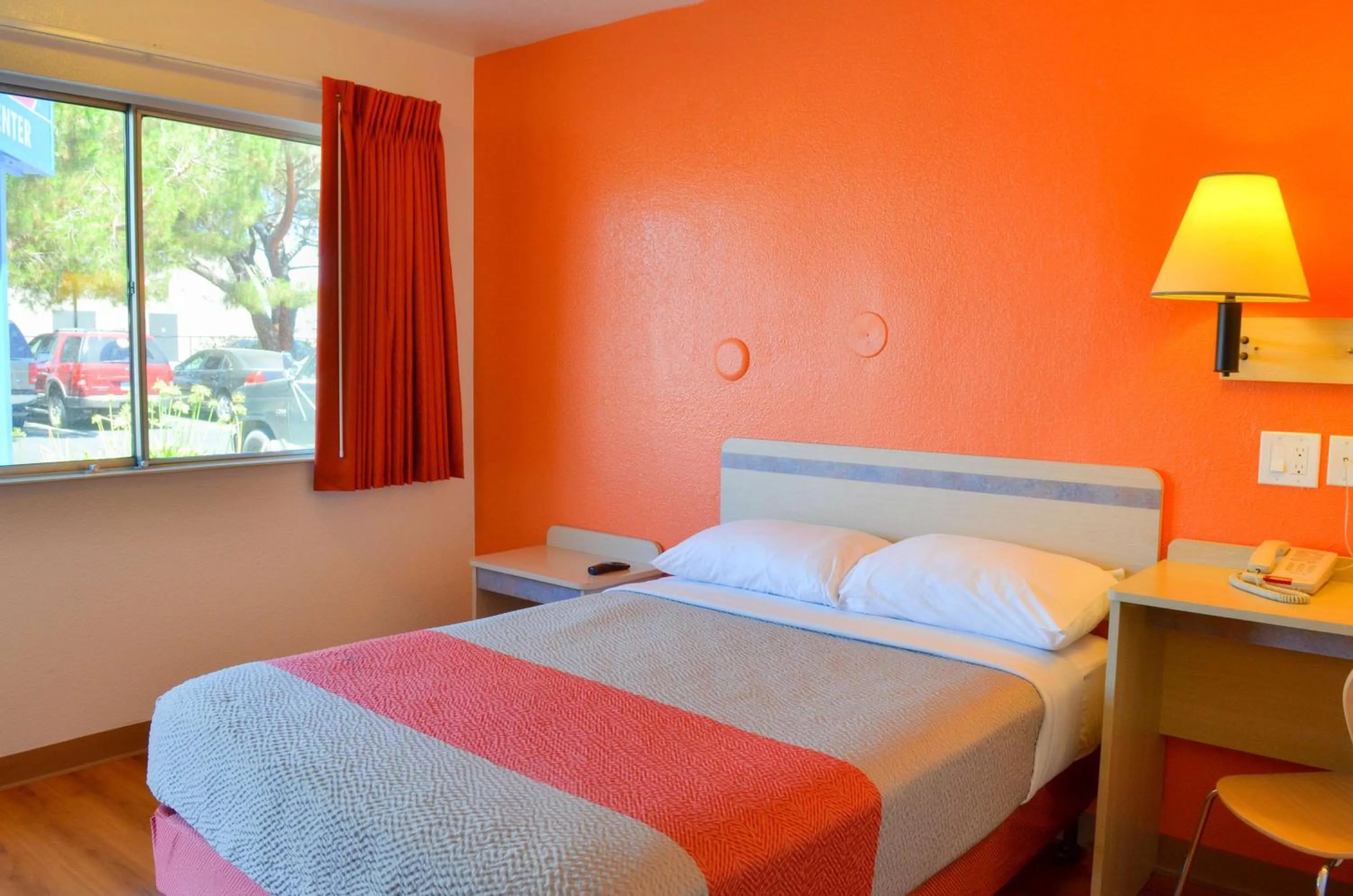 Photo of the whole room, Bed in Motel 6-Santa Nella, CA - Los Banos - Interstate 5
