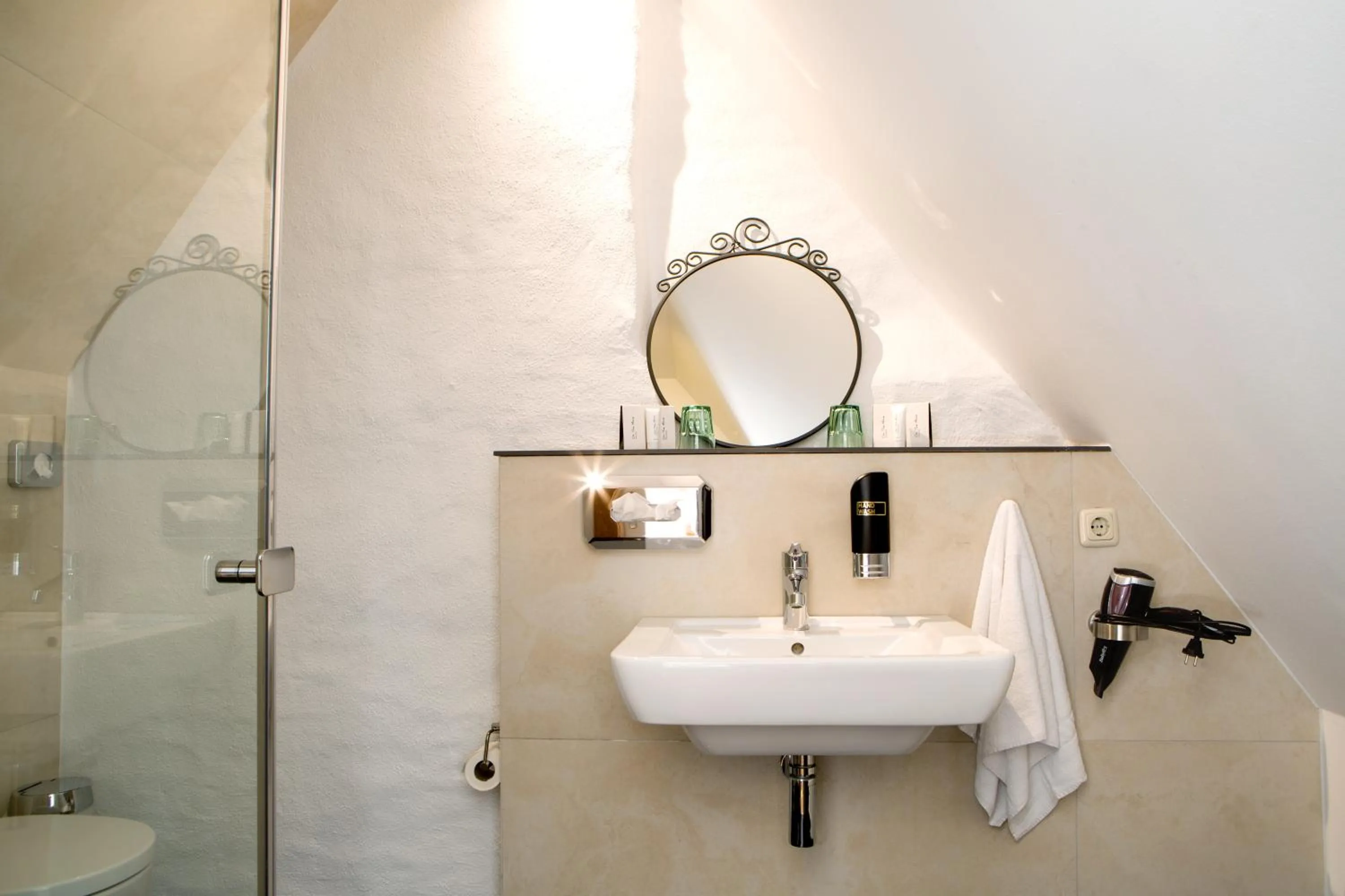 Family Room (2 Adults + 2 Children) in Hotel Villa Vinum Cochem