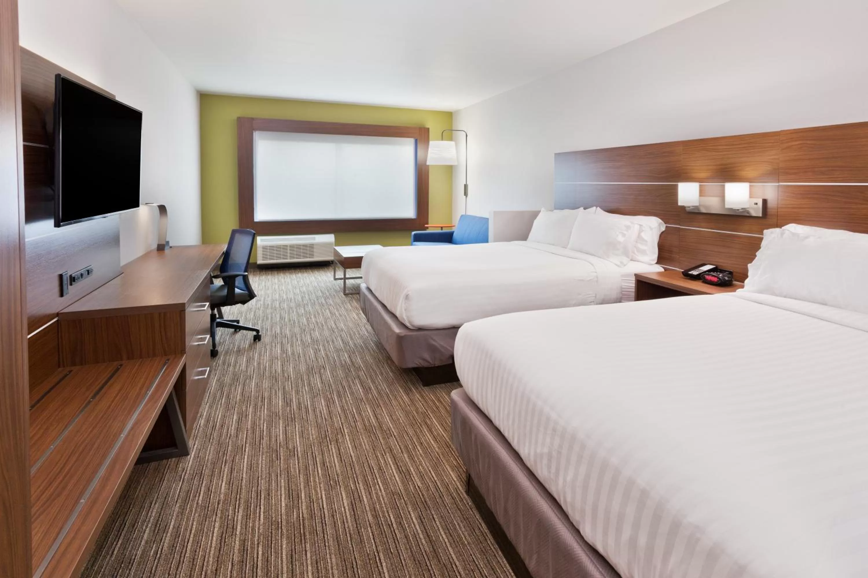 Bed in Holiday Inn Express & Suites - Cartersville by IHG