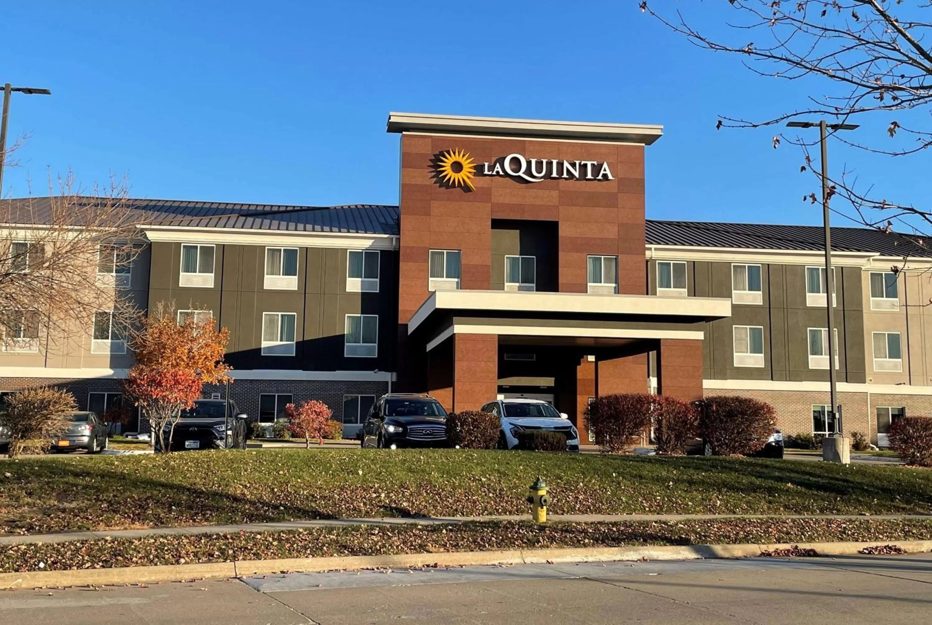 Property building in La Quinta Inn & Suites by Wyndham Ankeny IA - Des Moines IA