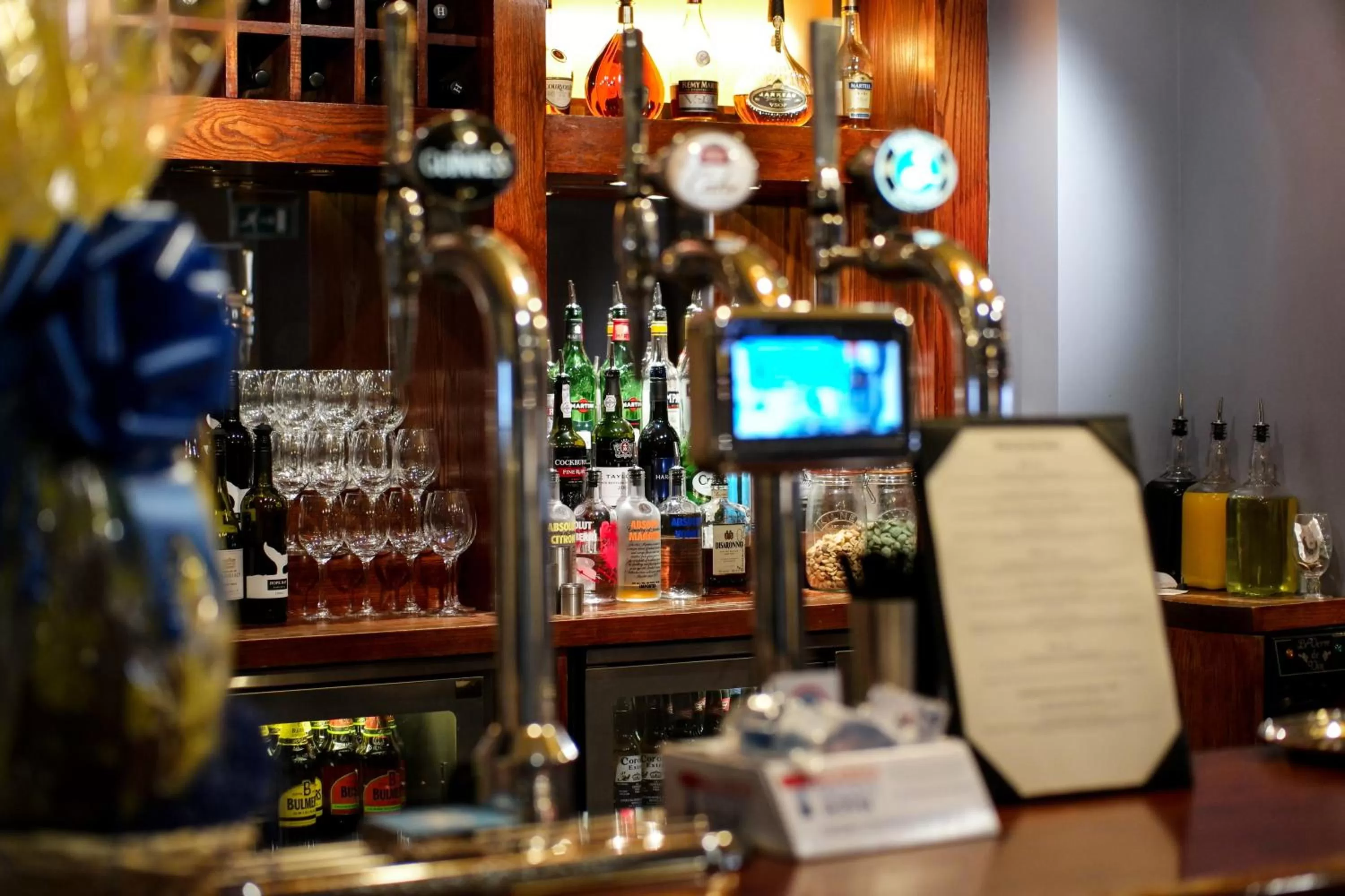 Lounge or bar in Crown Lodge Hotel