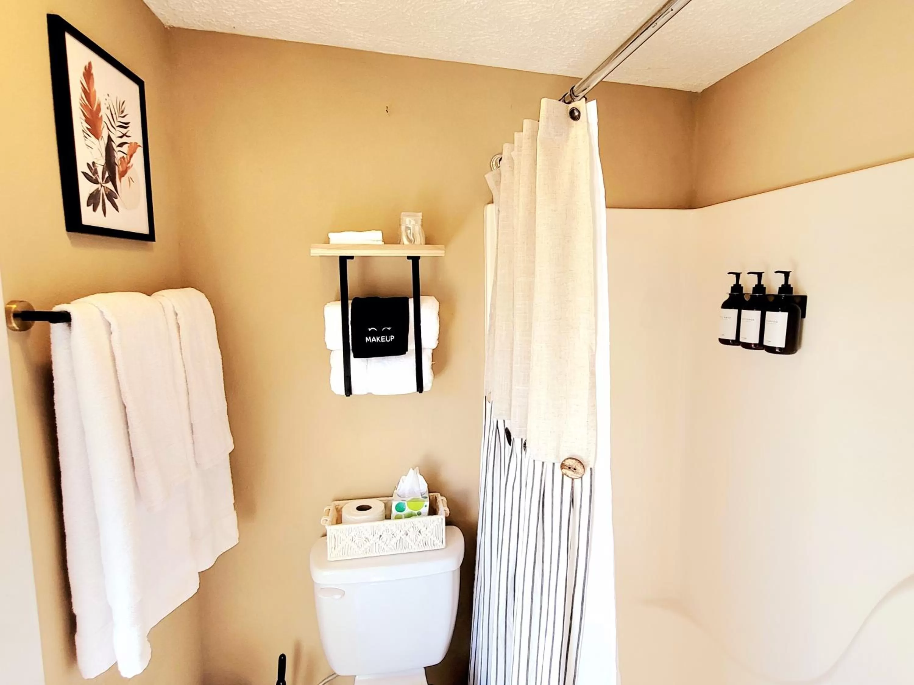 Shower, Bathroom in Pump House Inn & Spa