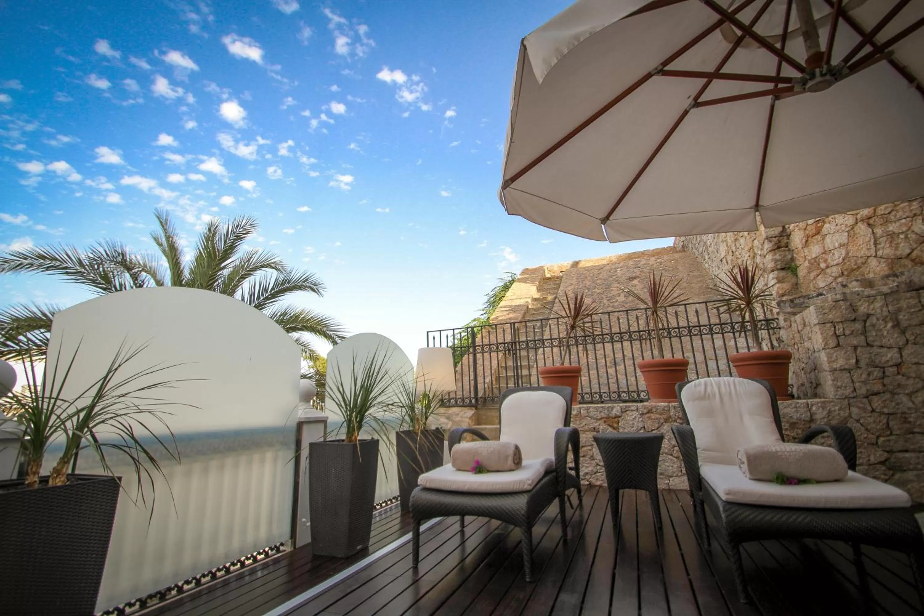 Patio in Mirador de Dalt Vila-Relais & Chateaux