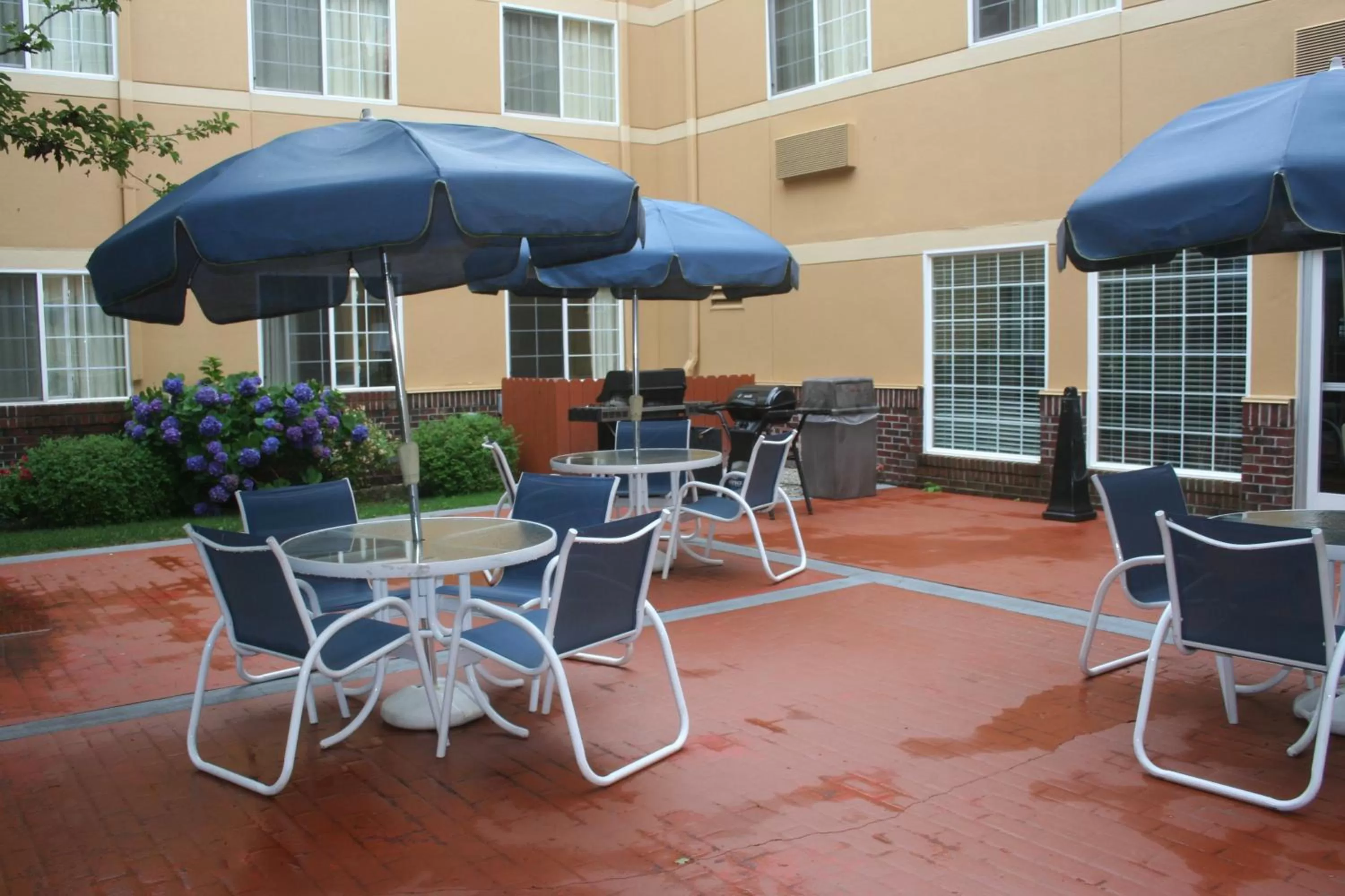 Area and facilities in Extended Stay America Select Suites - Providence - Airport