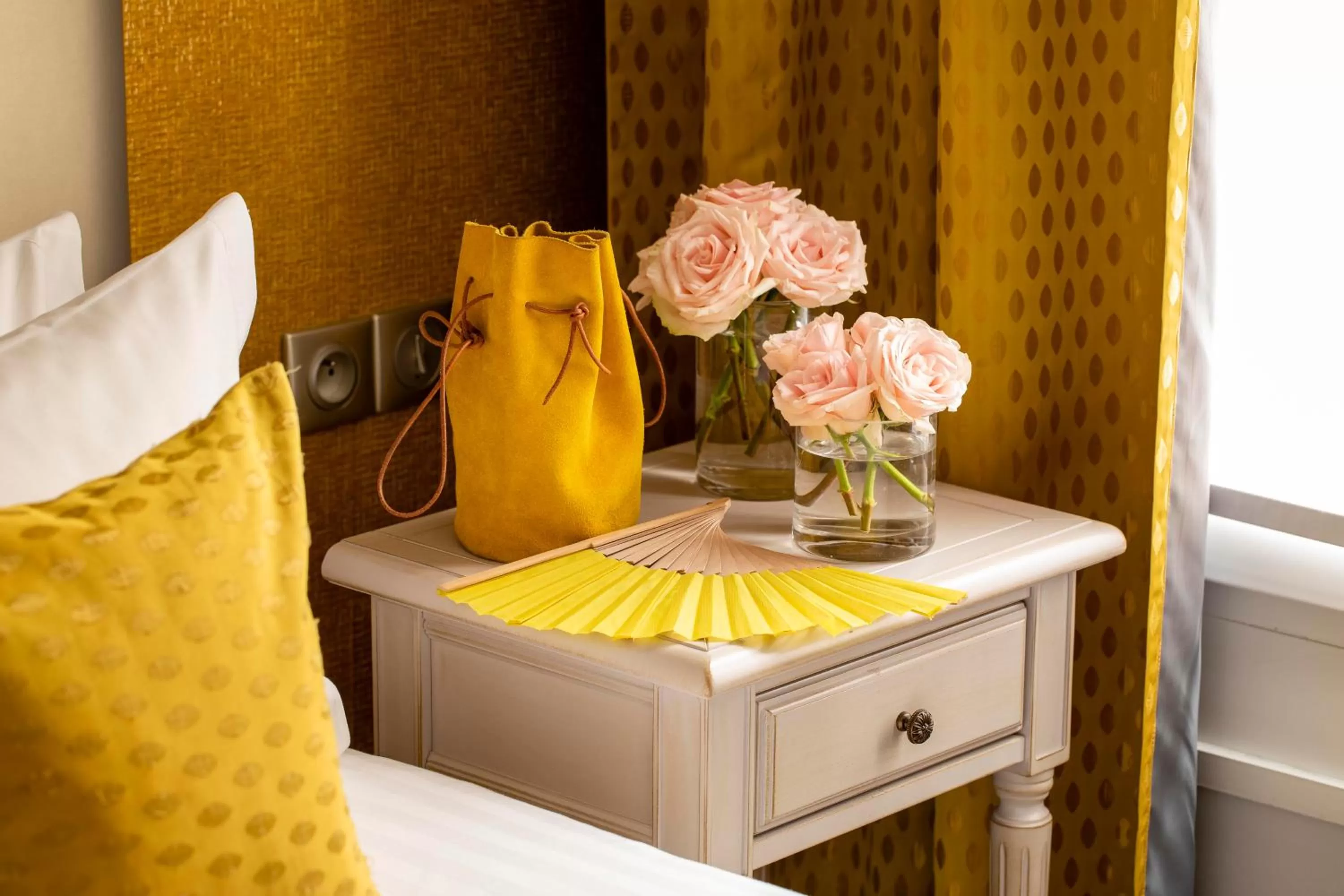 Photo of the whole room, Bed in Hotel Plaza Elysées