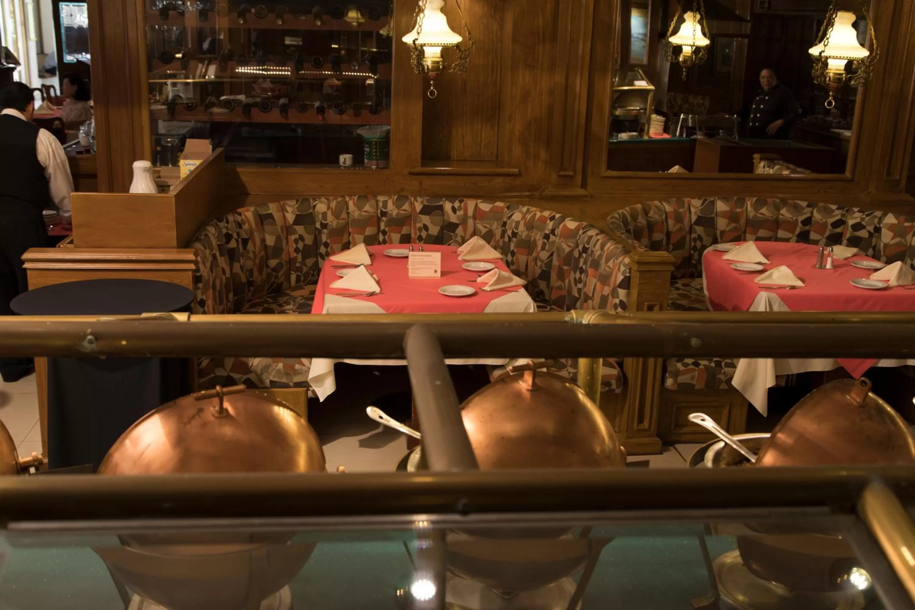 Restaurant/places to eat in Country Plaza