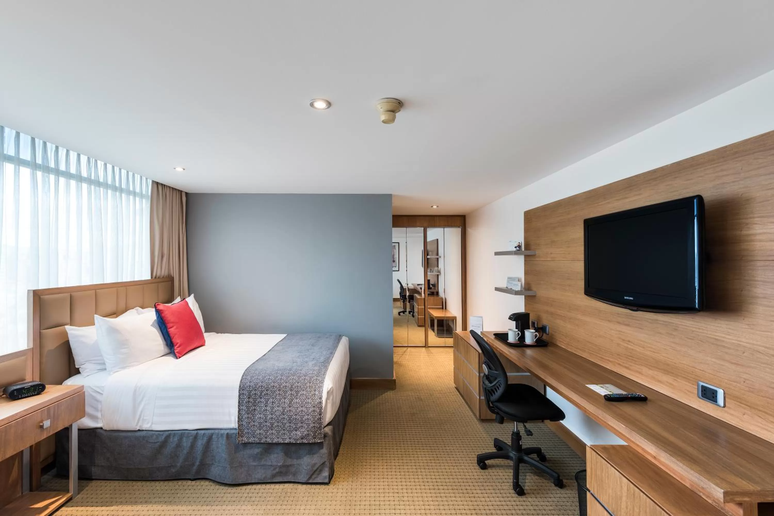 TV and multimedia, Bed in Wyndham Garden Quito