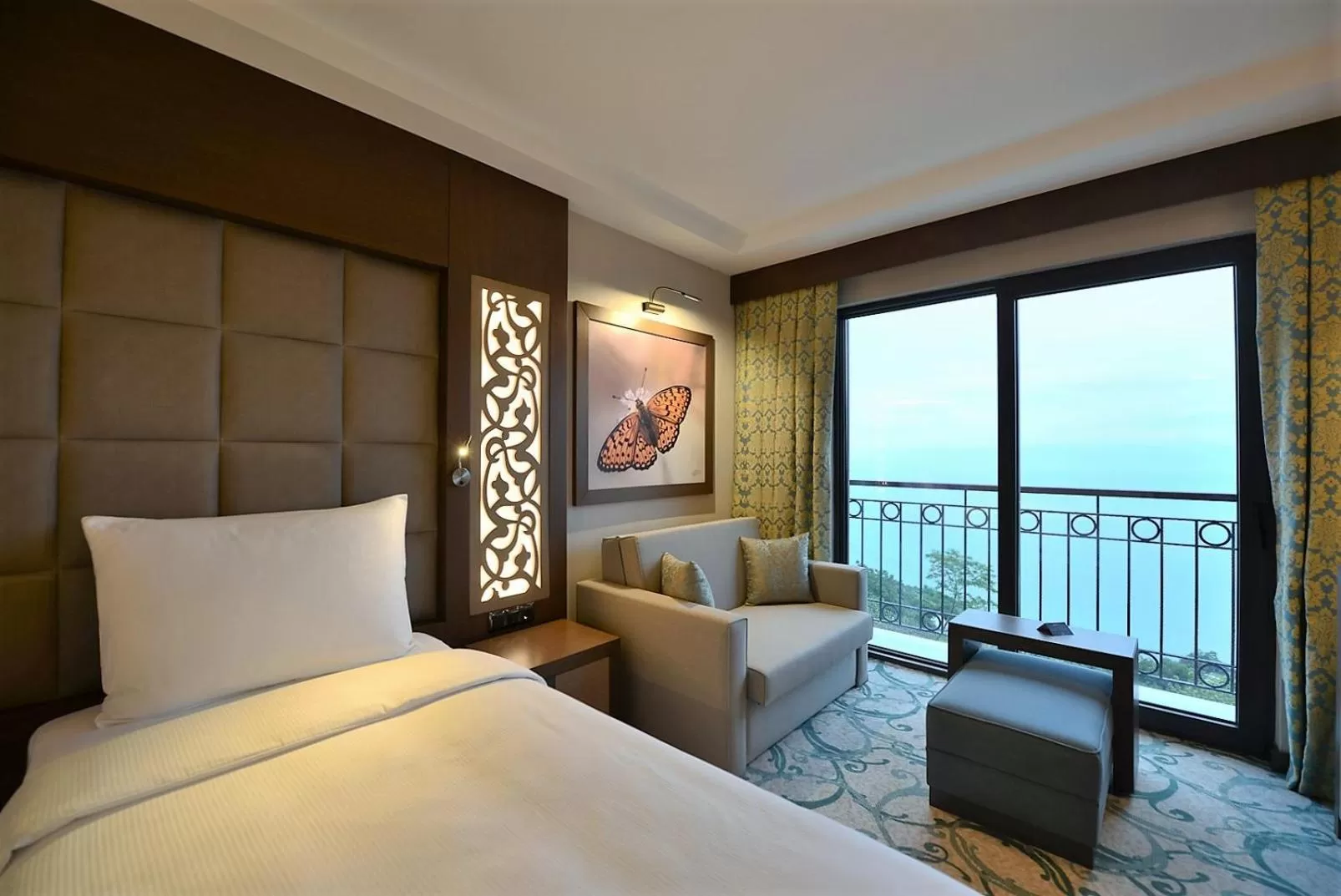 Day, Bed in Radisson Blu Hotel, Ordu