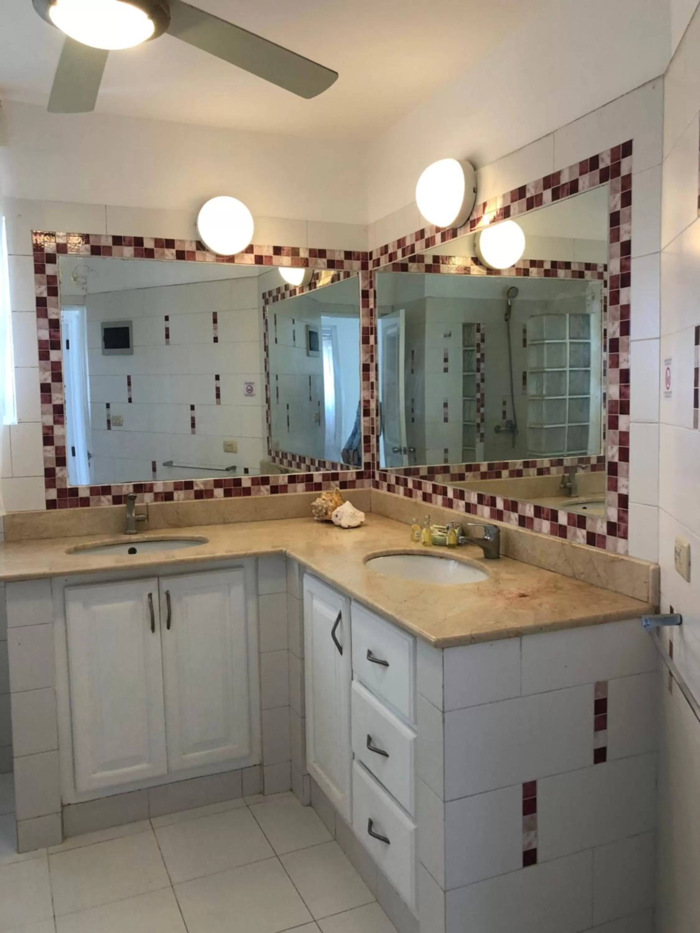 Kitchen/Kitchenette in Los Corales Luxury Villas Beach Club and Spa