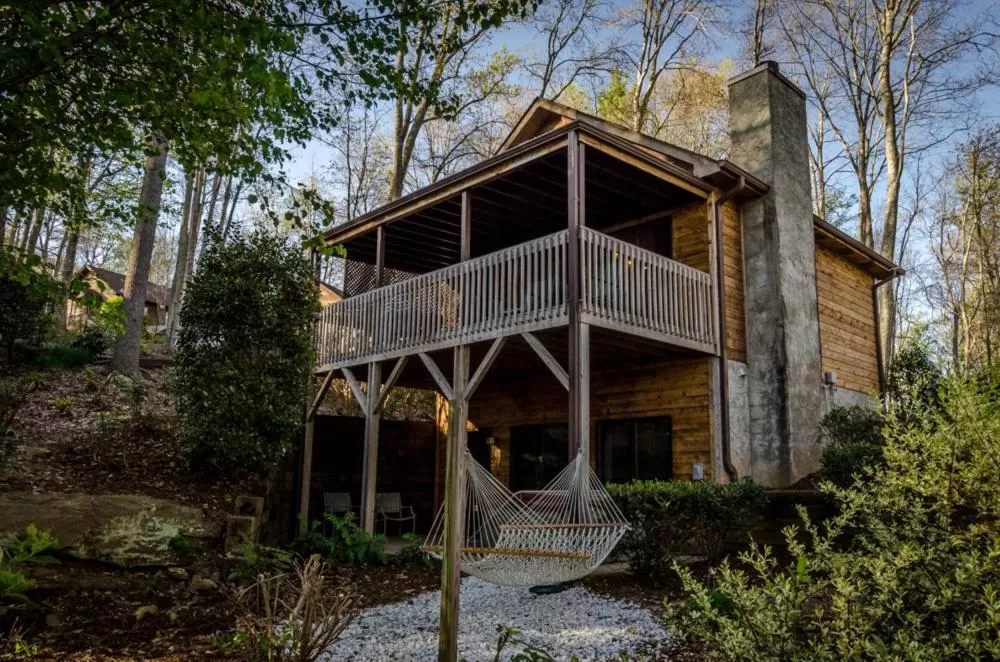 Facade/entrance, Property Building in Asheville Cabins of Willow Winds