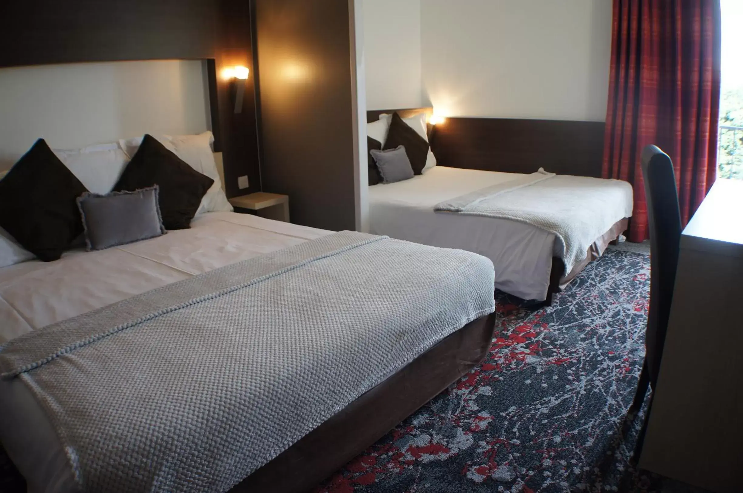 Quadruple Room - 2 double beds in The Originals City, Hôtel La Siesta, Annonay Est Quadruple Room - 2 double beds in The Originals City, Hôtel La Siesta, Annonay Est