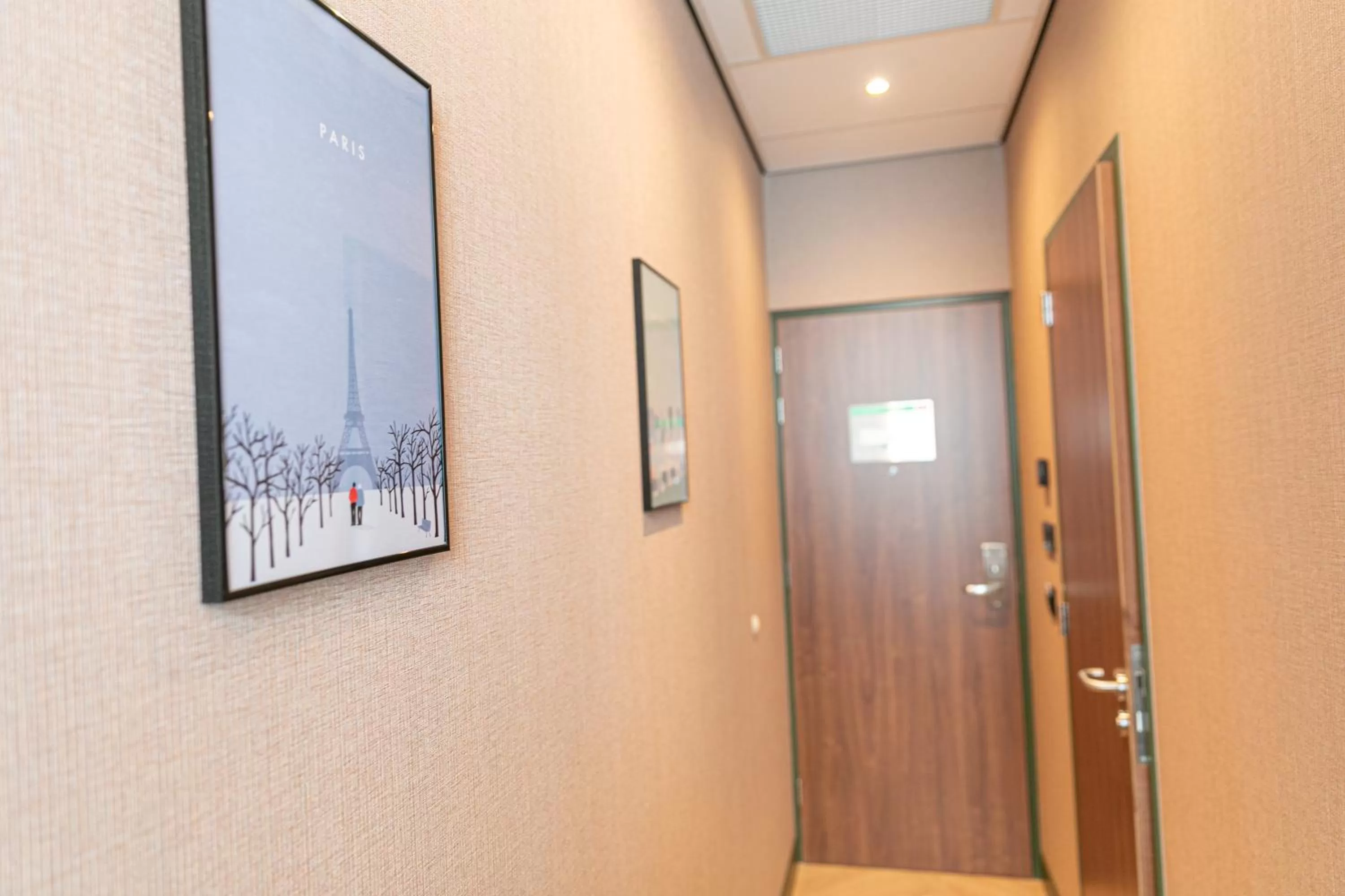 Text overlay in Distrikt Hotels Amsterdam Zaandam