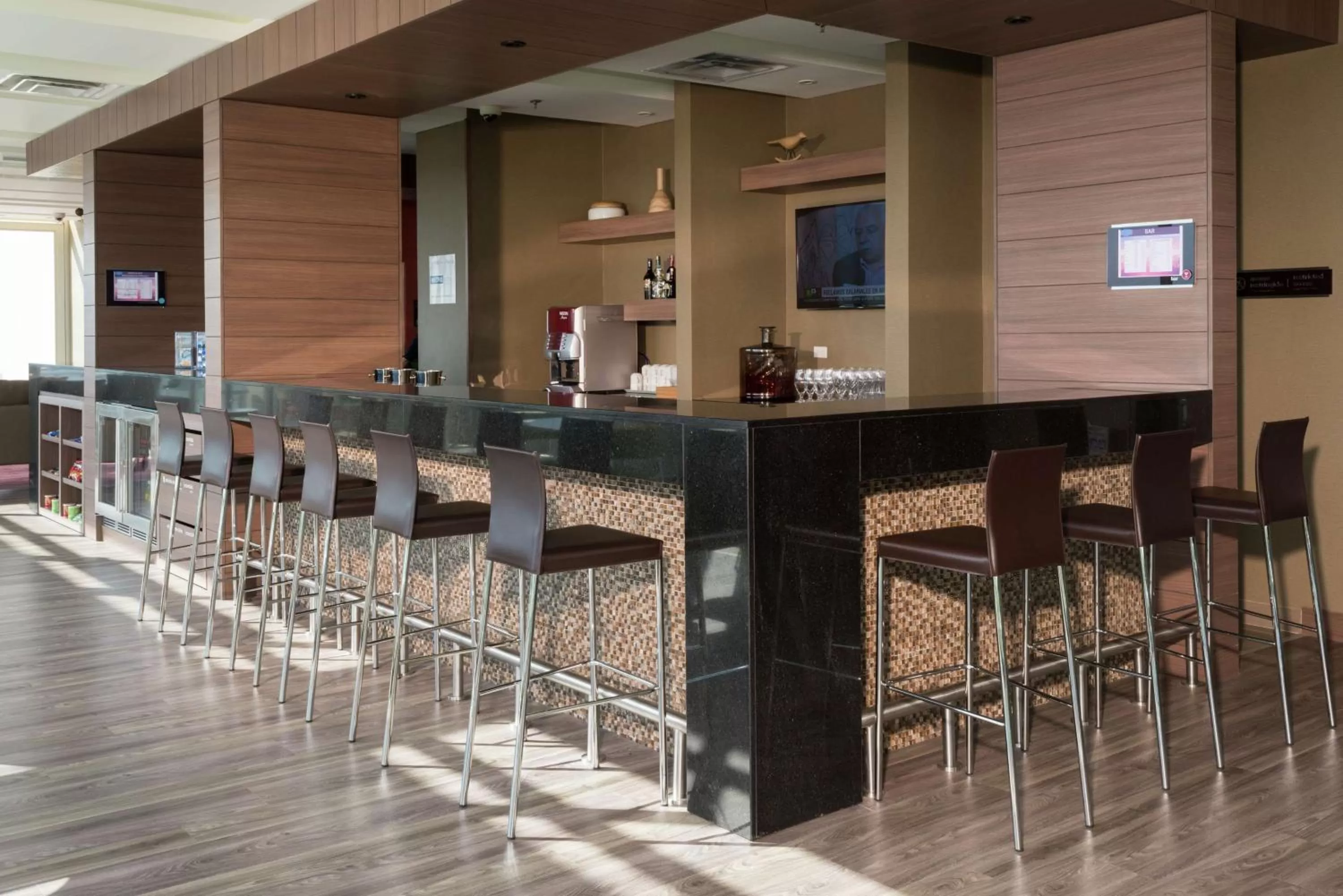 Lounge or bar in Hampton By Hilton Yopal